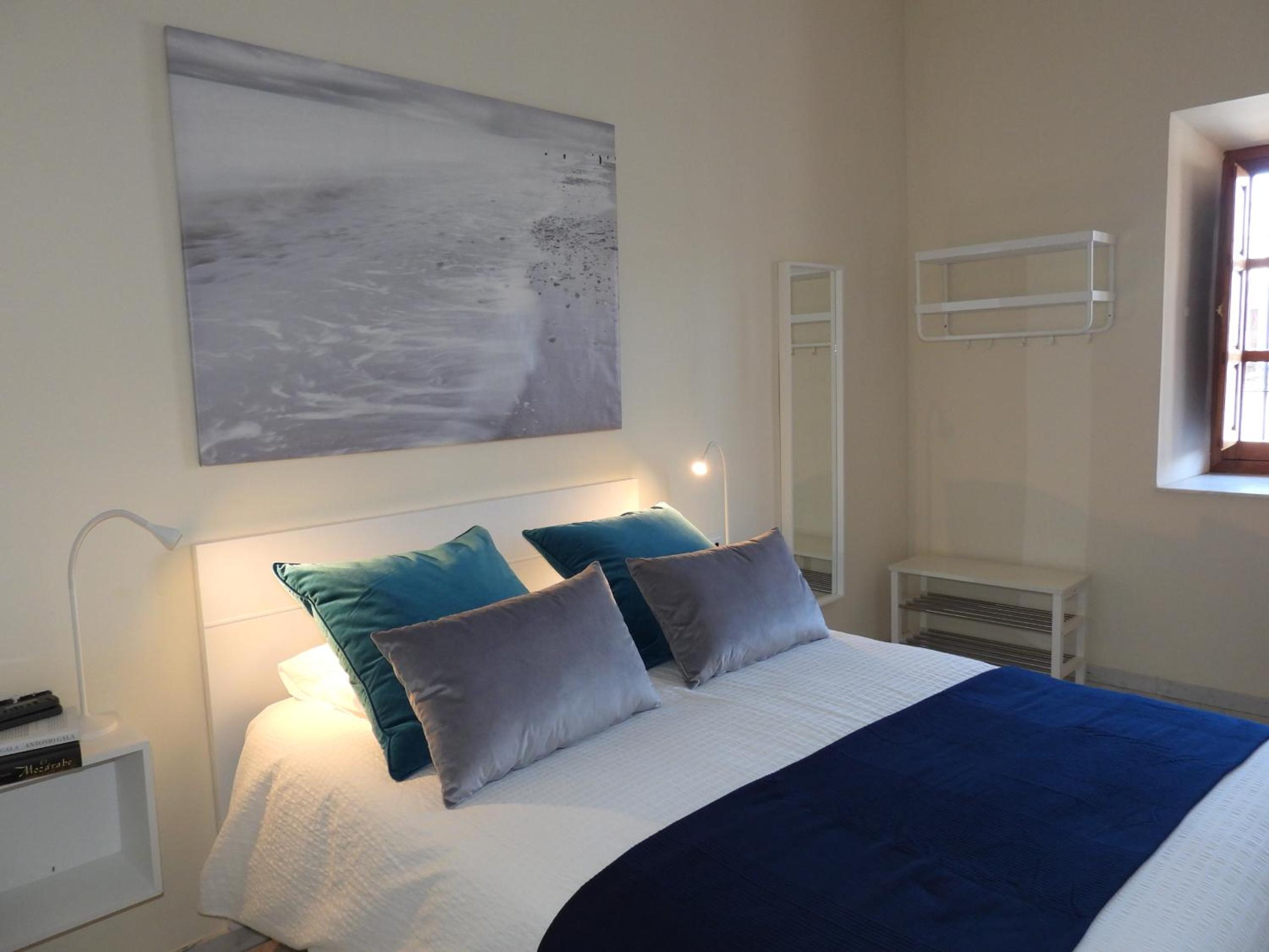 One-Bedroom Apartment - Photo 1