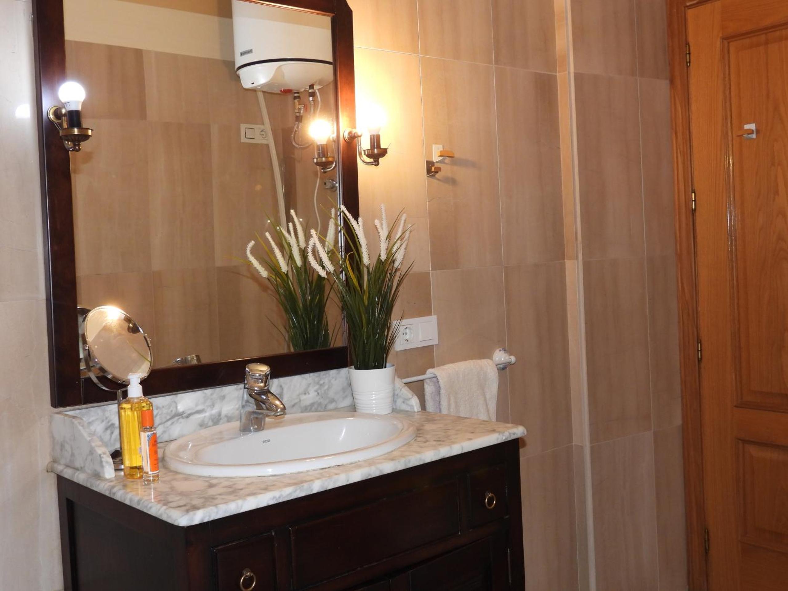 One-Bedroom Apartment - Photo 7