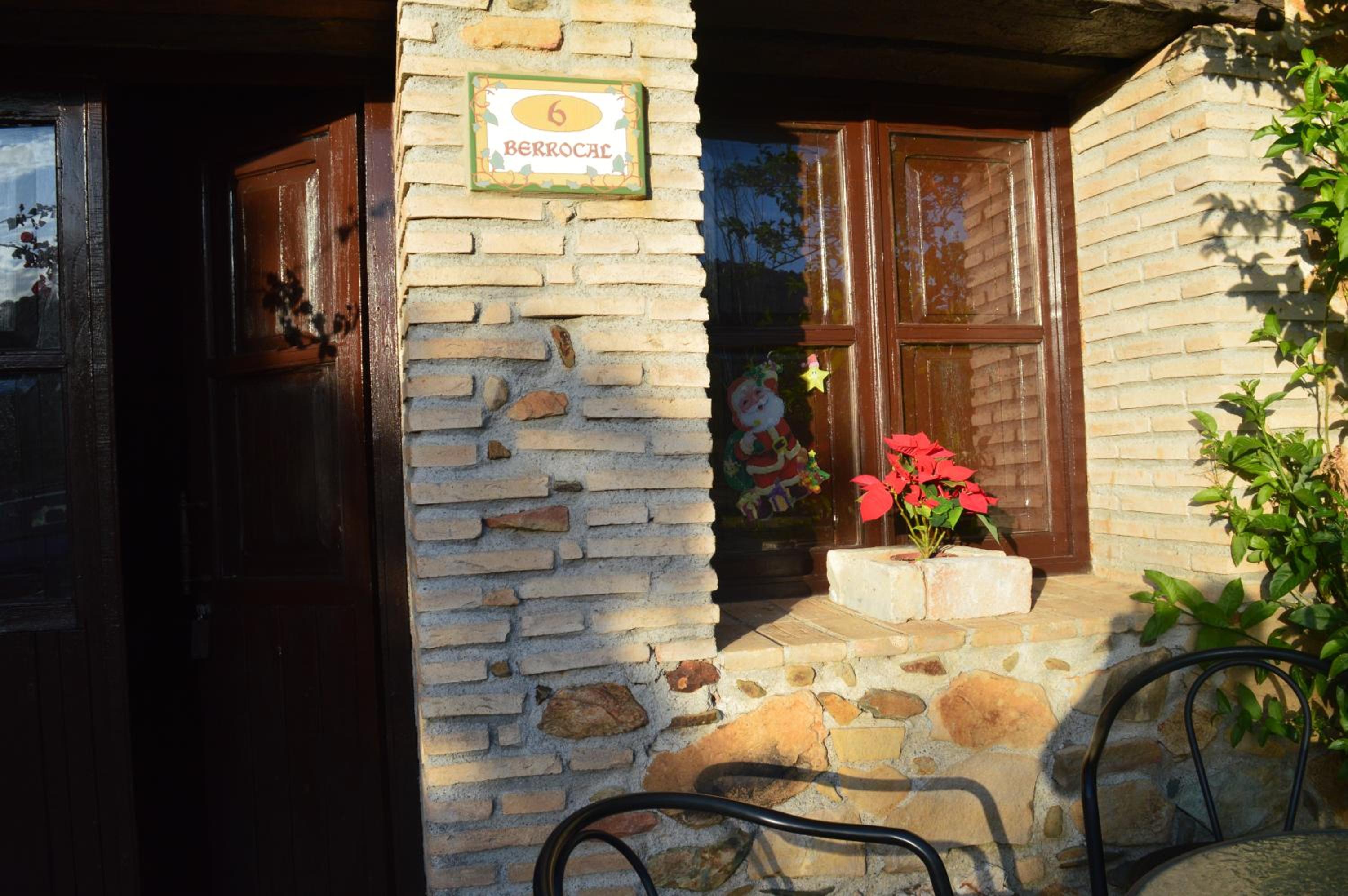 Two-Bedroom Cottage (6 Adults) - Photo 7