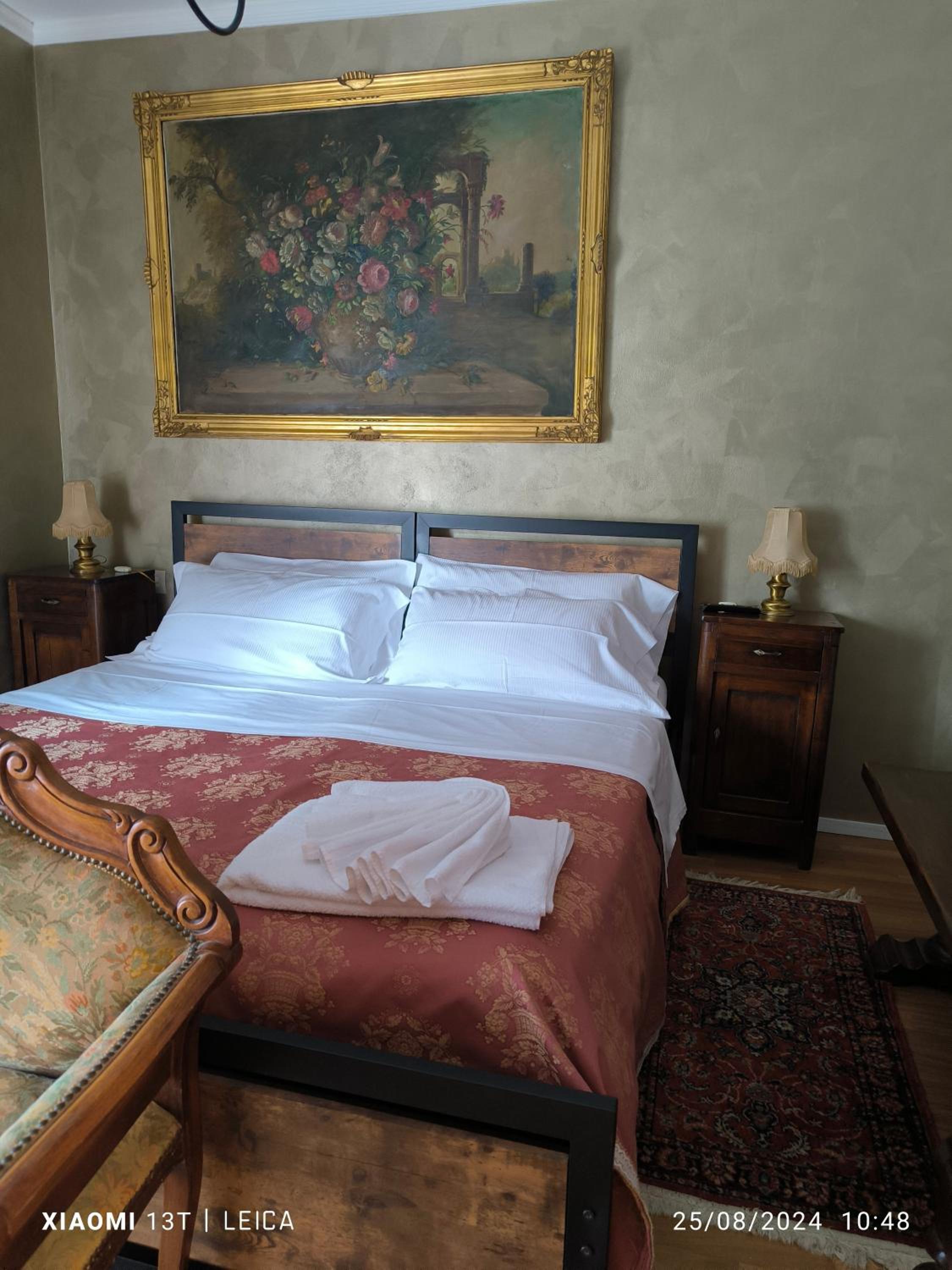 Double Room with Balcony - Photo 9