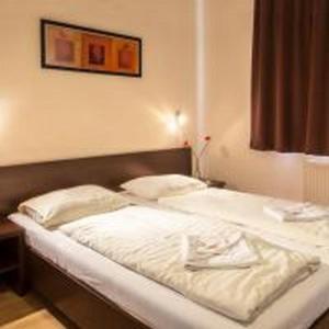 Superior One-Bedroom Apartment - Photo 3