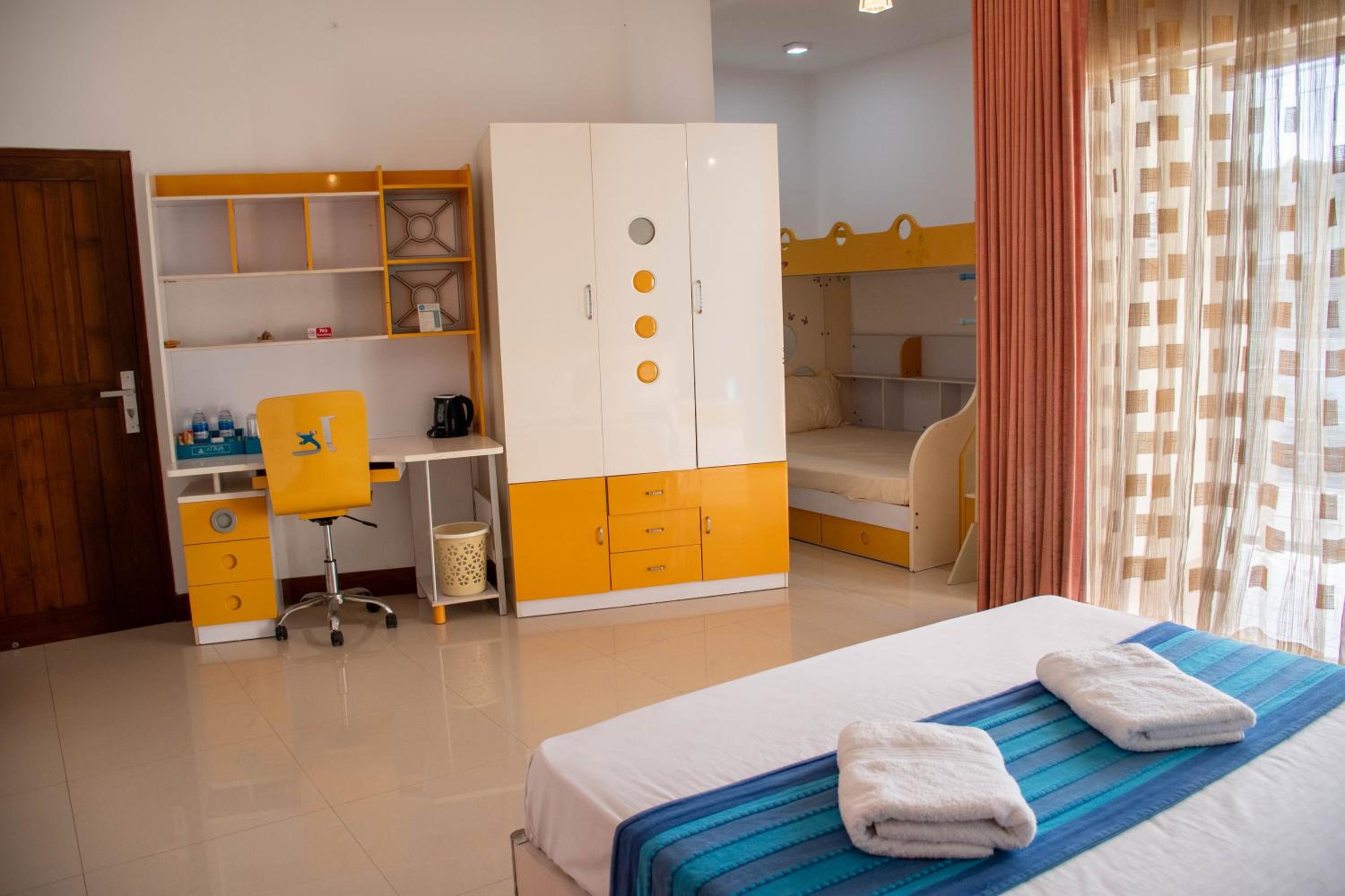 Deluxe Double Room with Balcony - Photo 5