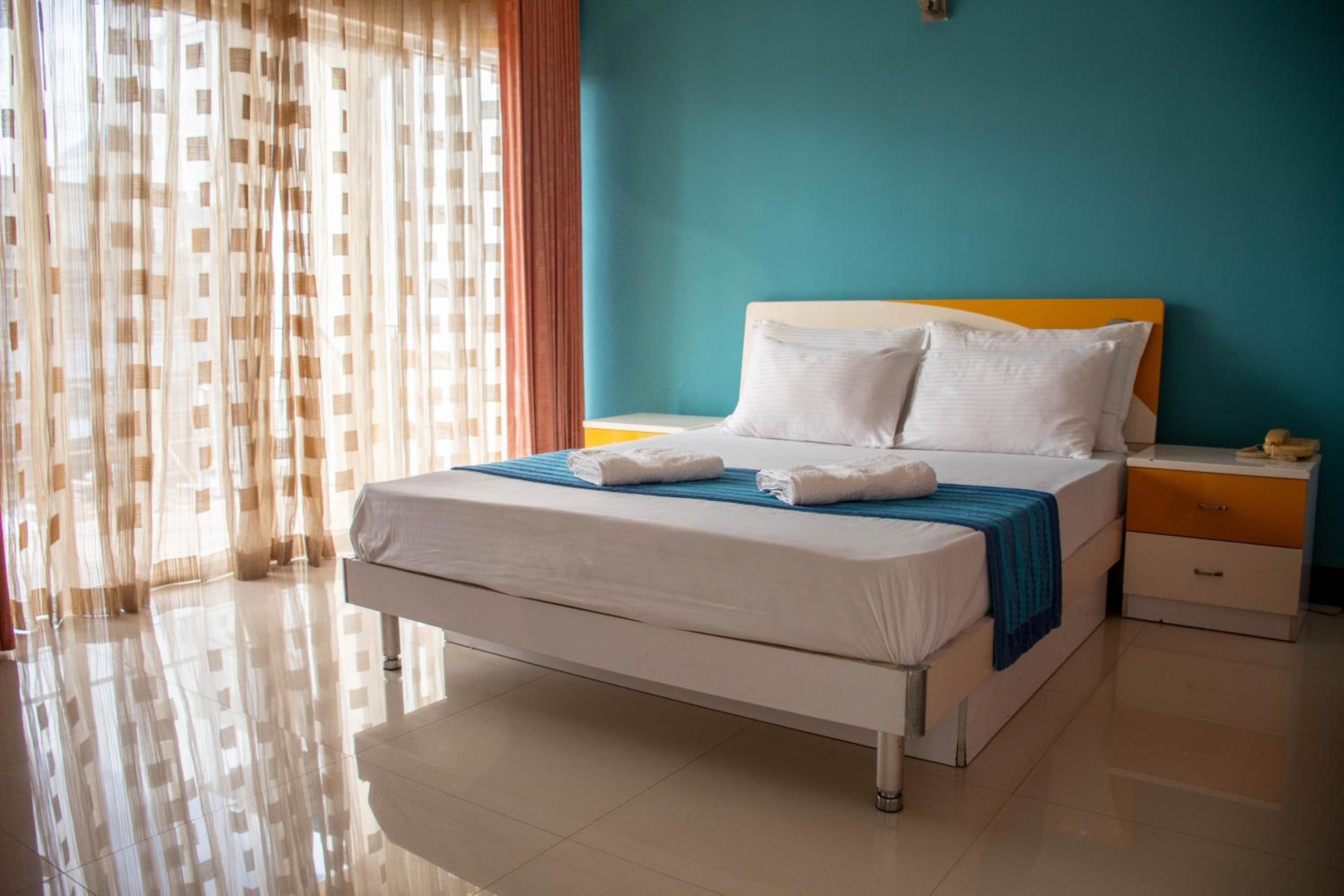 Deluxe Double Room with Balcony - Photo 10