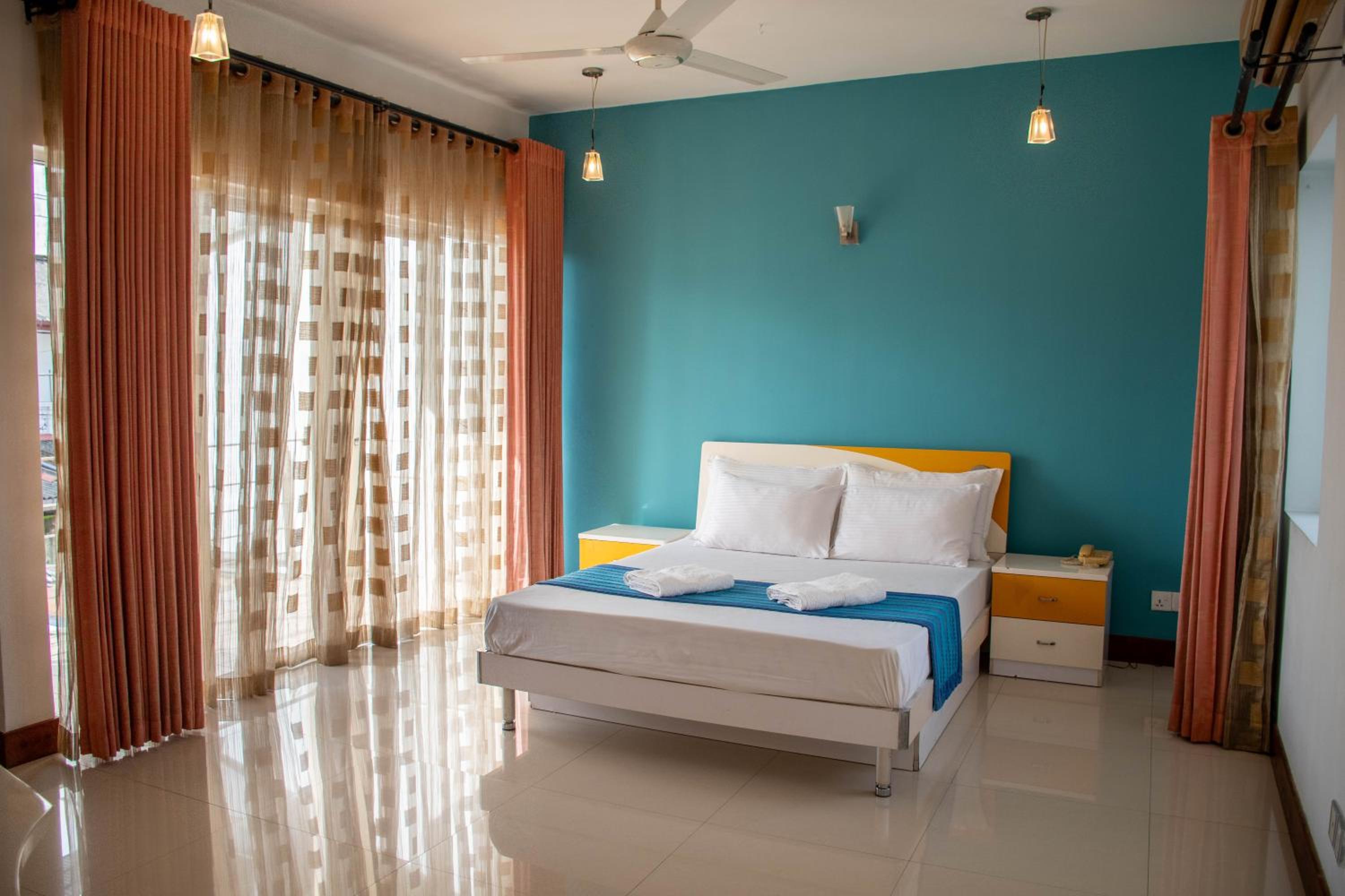 Deluxe Double Room with Balcony - Photo 8