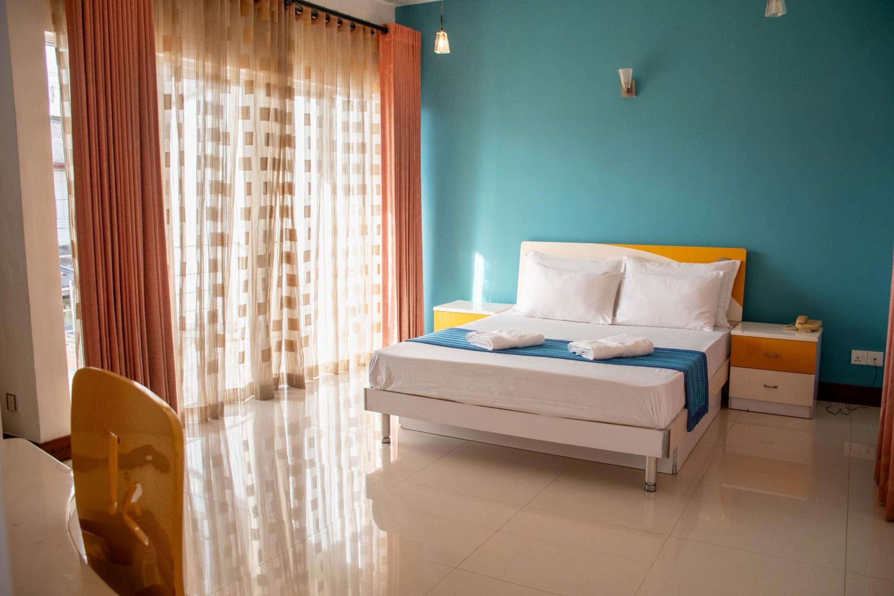 Deluxe Double Room with Balcony - Photo 7