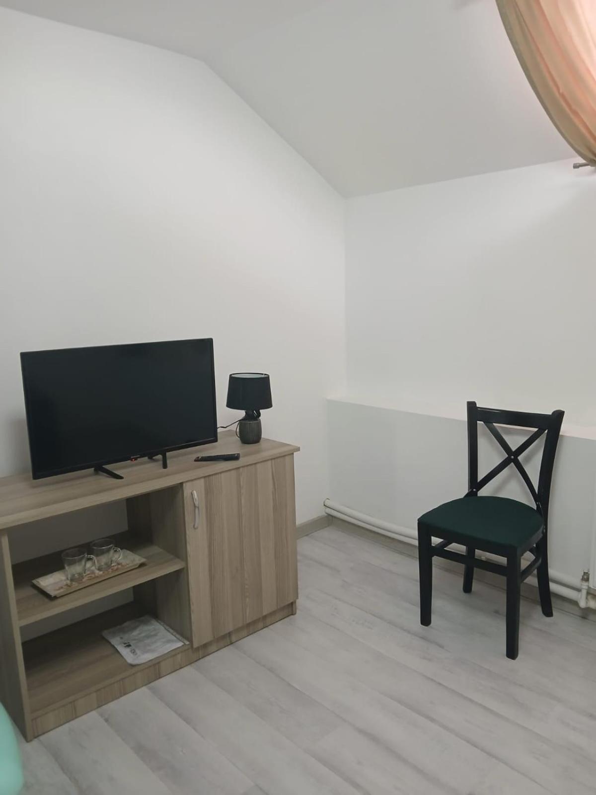 Apartment With Shared Bathroom photo 3