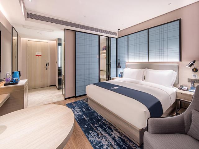 Deluxe Queen Room