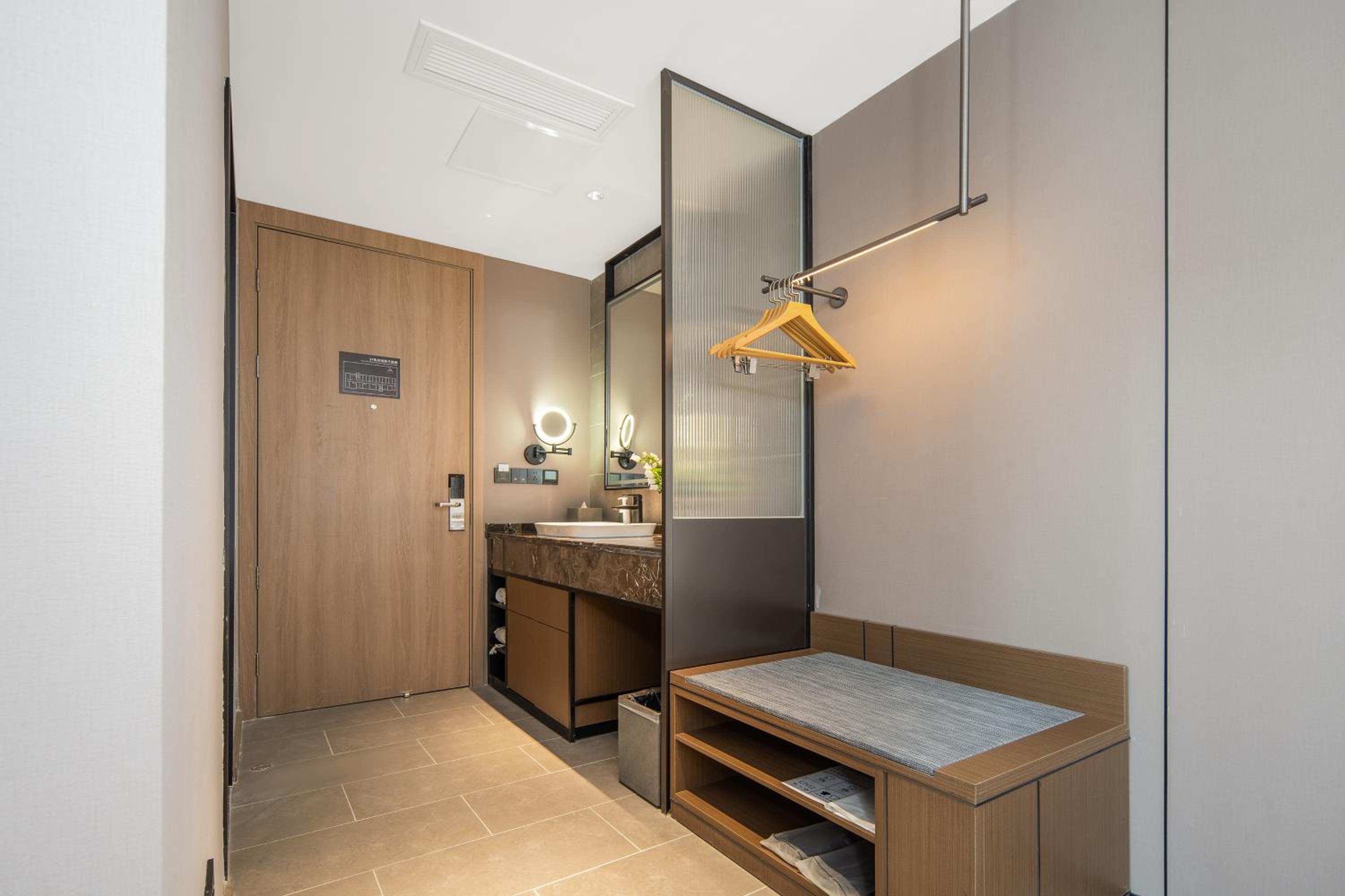 Elegant Double Room photo 2