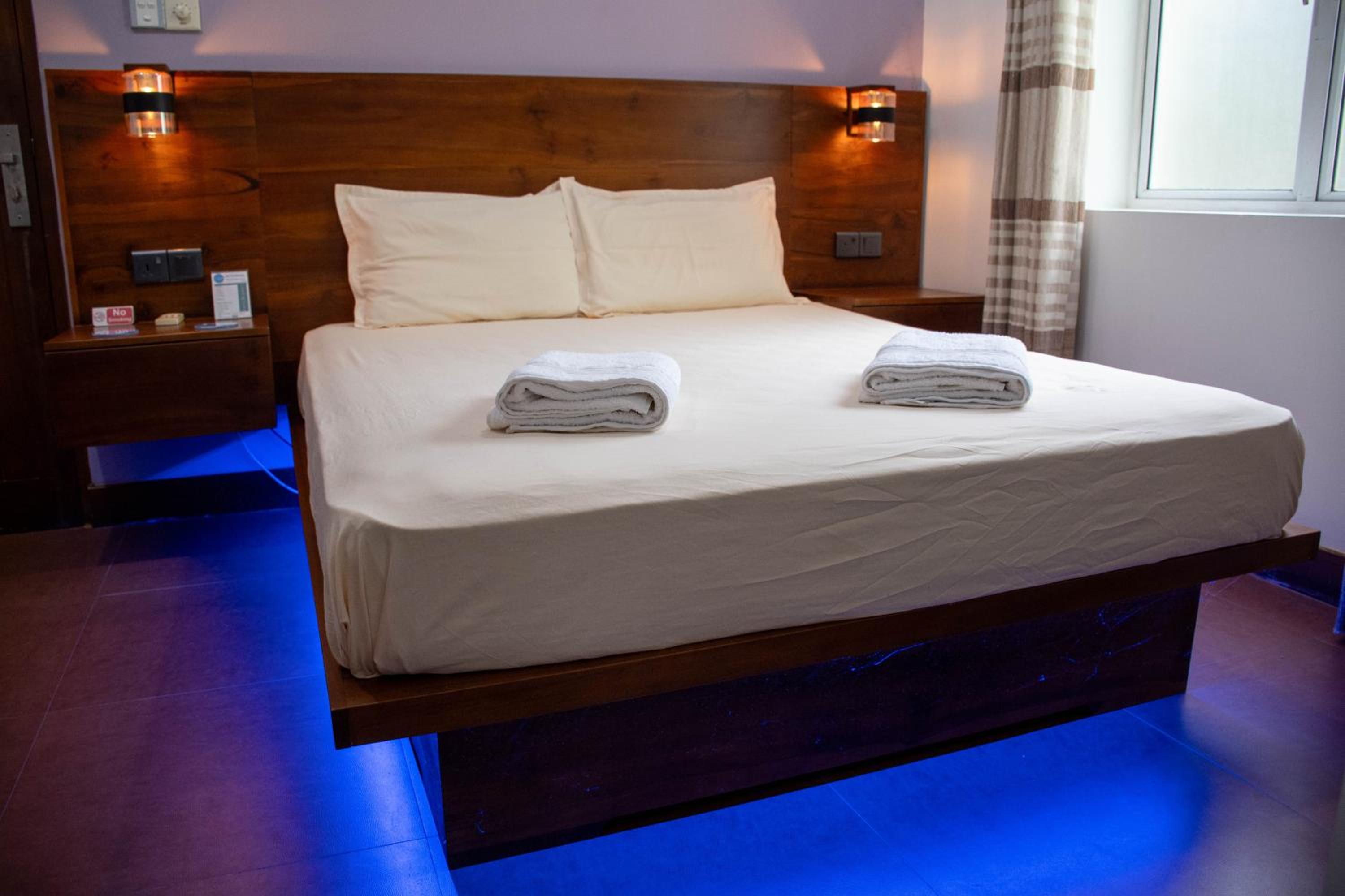 Double Room with Private Bathroom photo 2