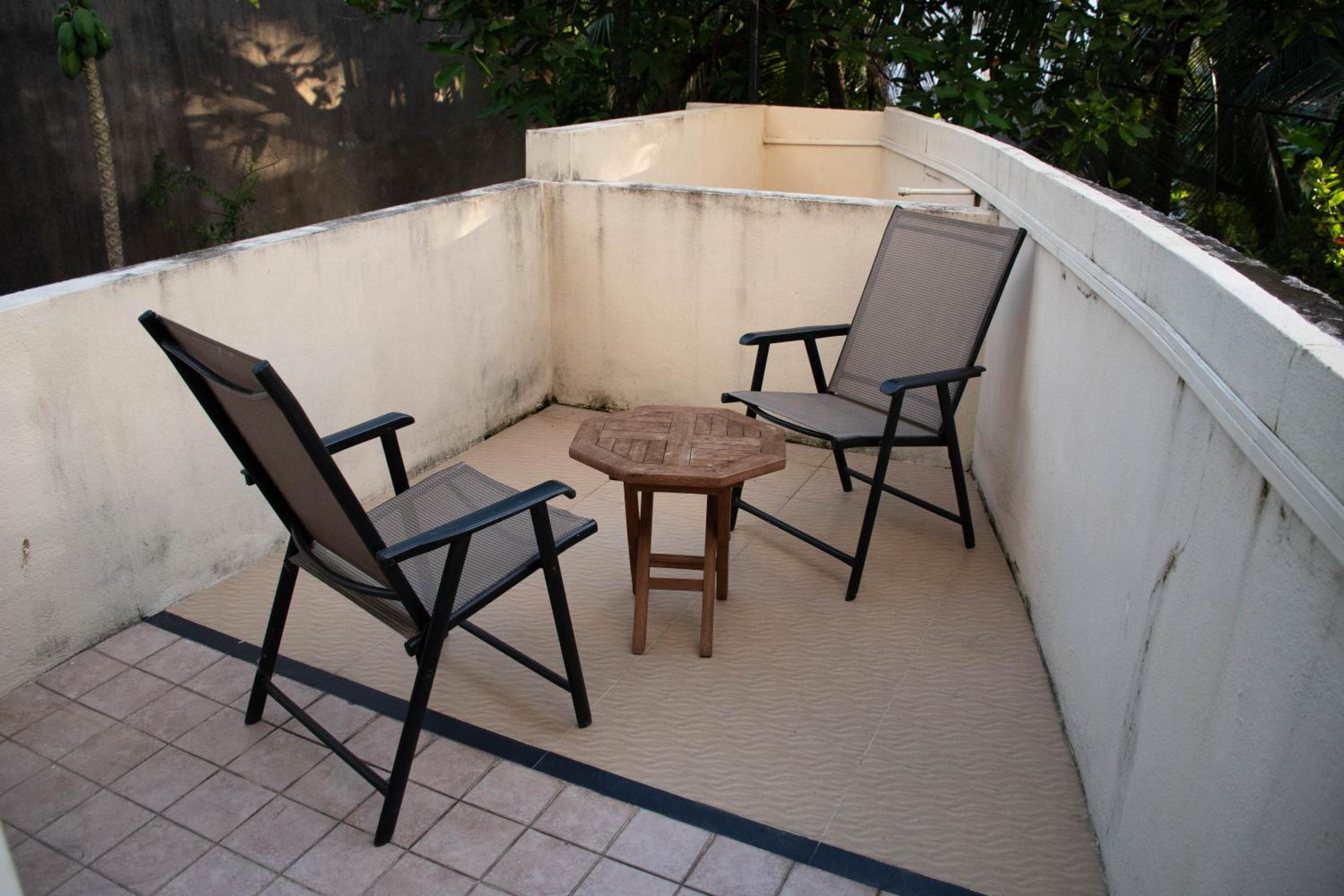 Deluxe King Suite - Photo 11