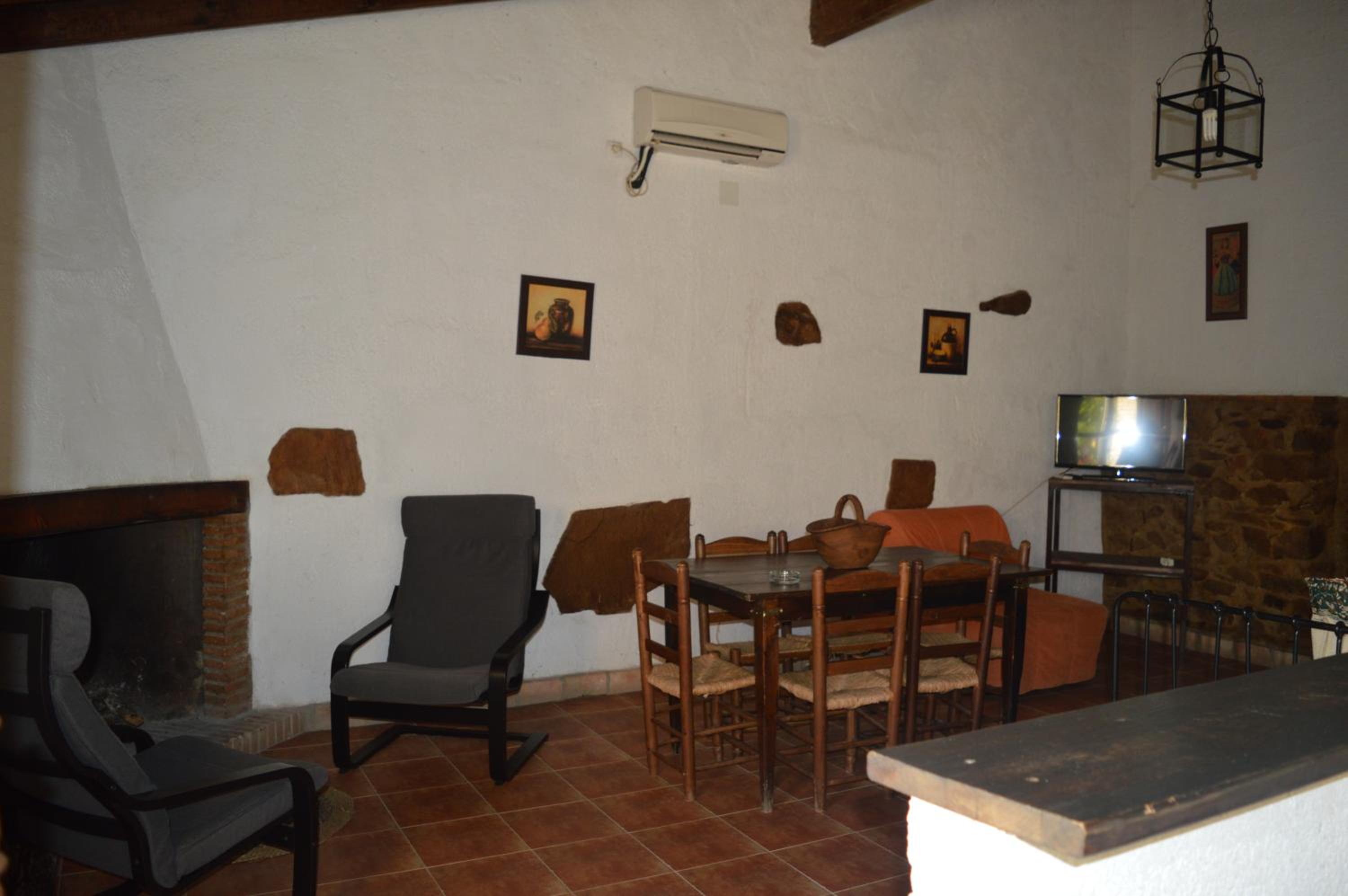 Two-Bedroom Cottage (6 Adults) - Photo 6