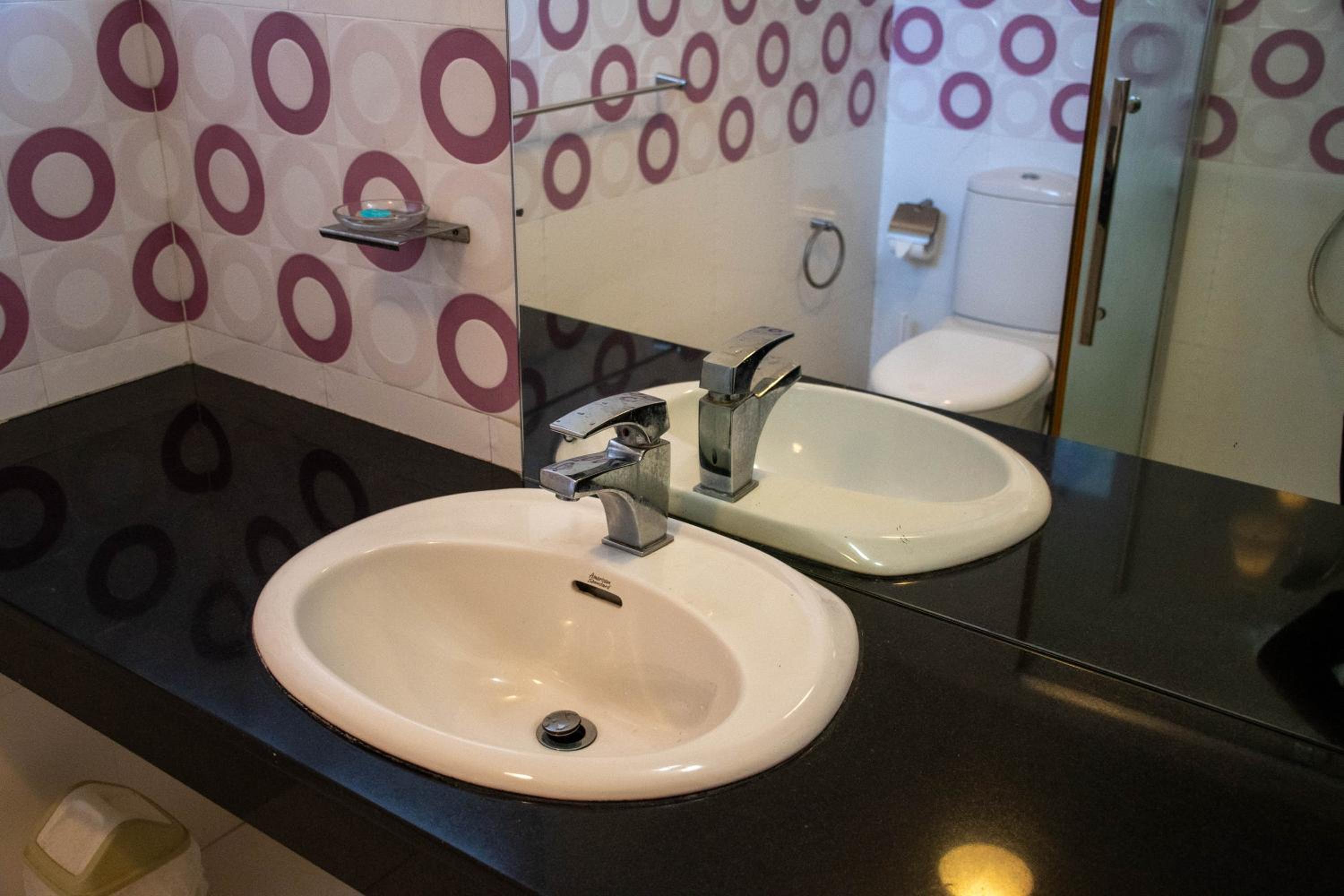 Deluxe King Suite - Photo 17