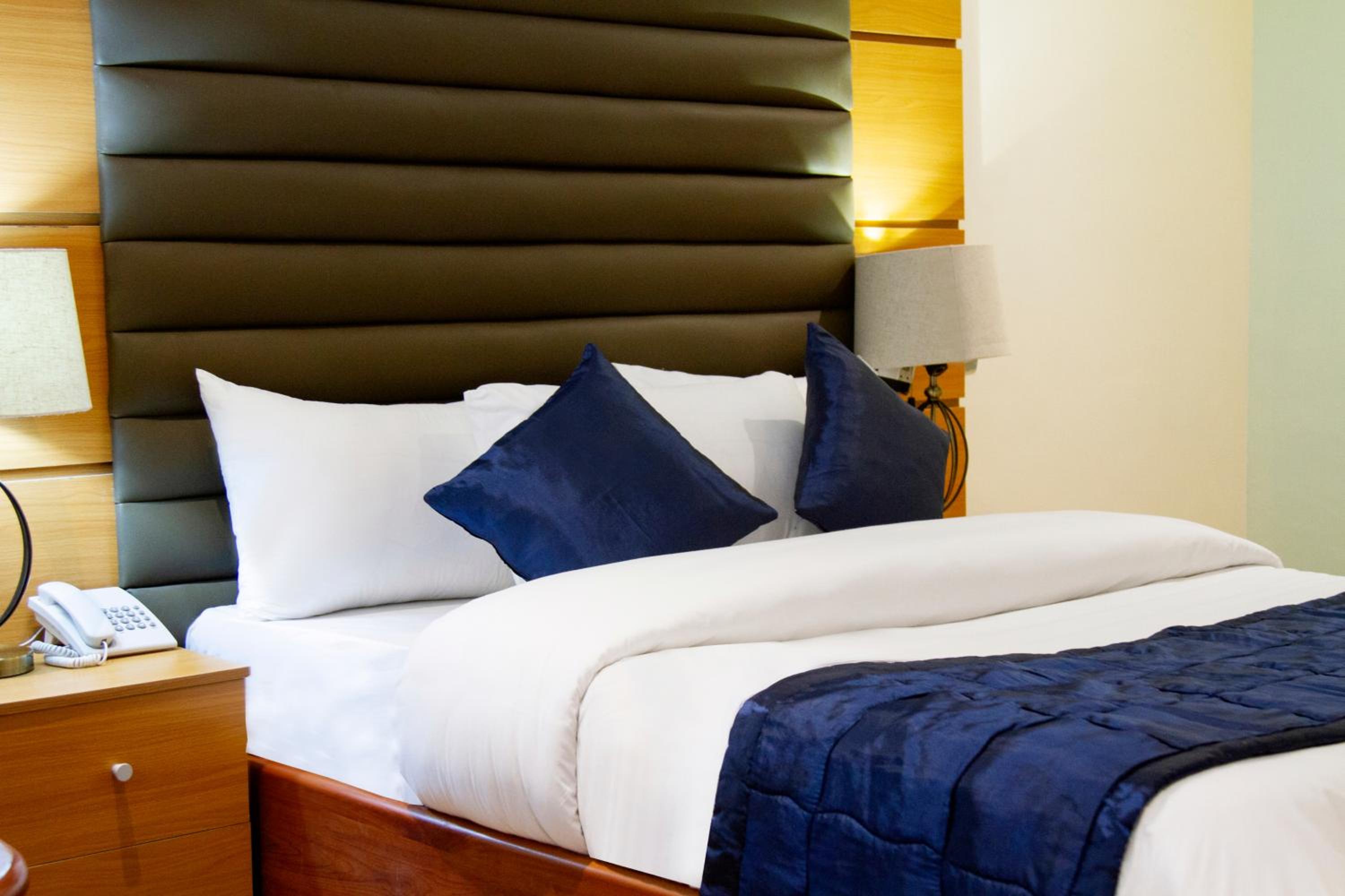 Deluxe King Room - Photo 4
