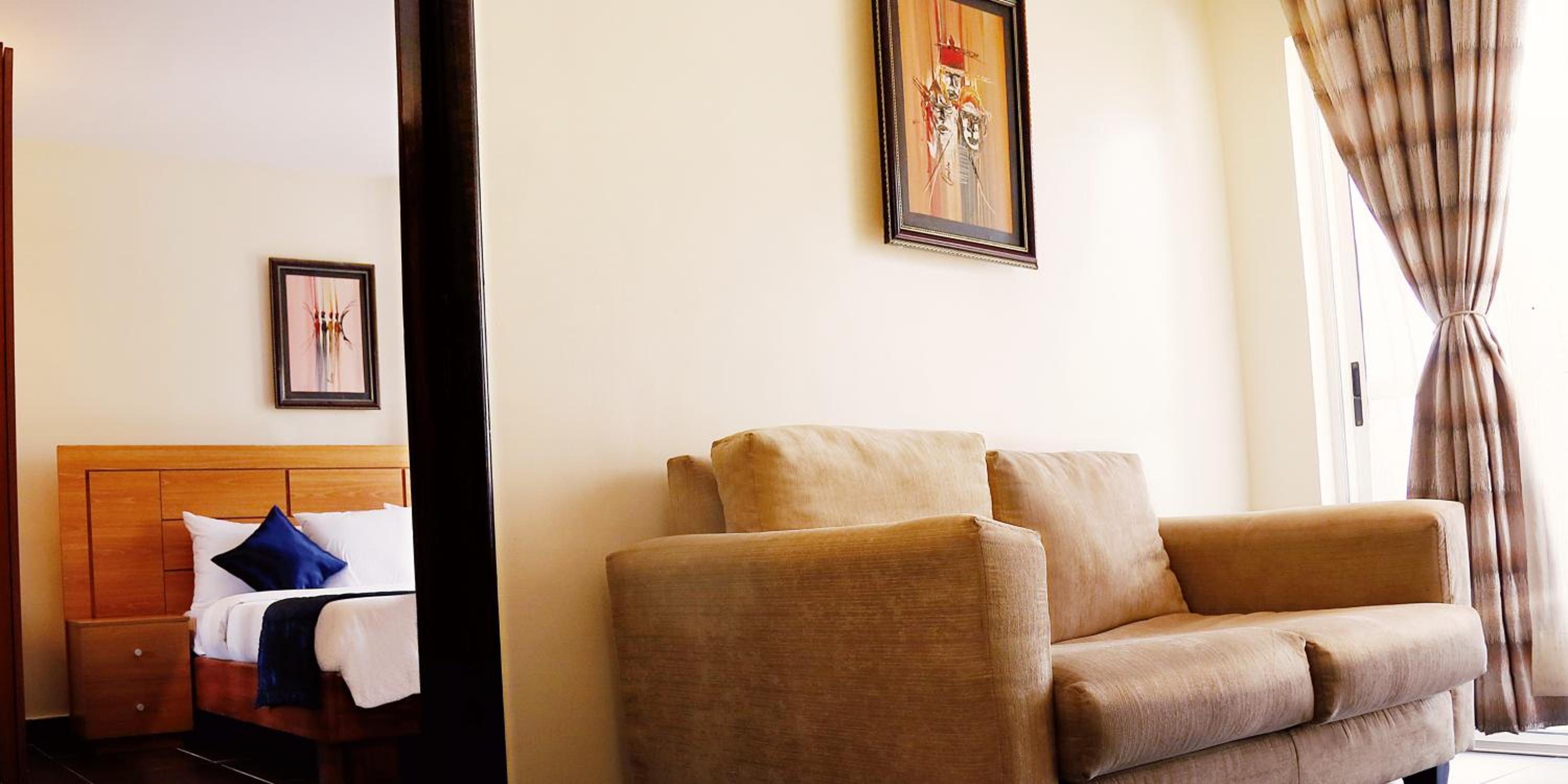 Executive Suite - Photo 2