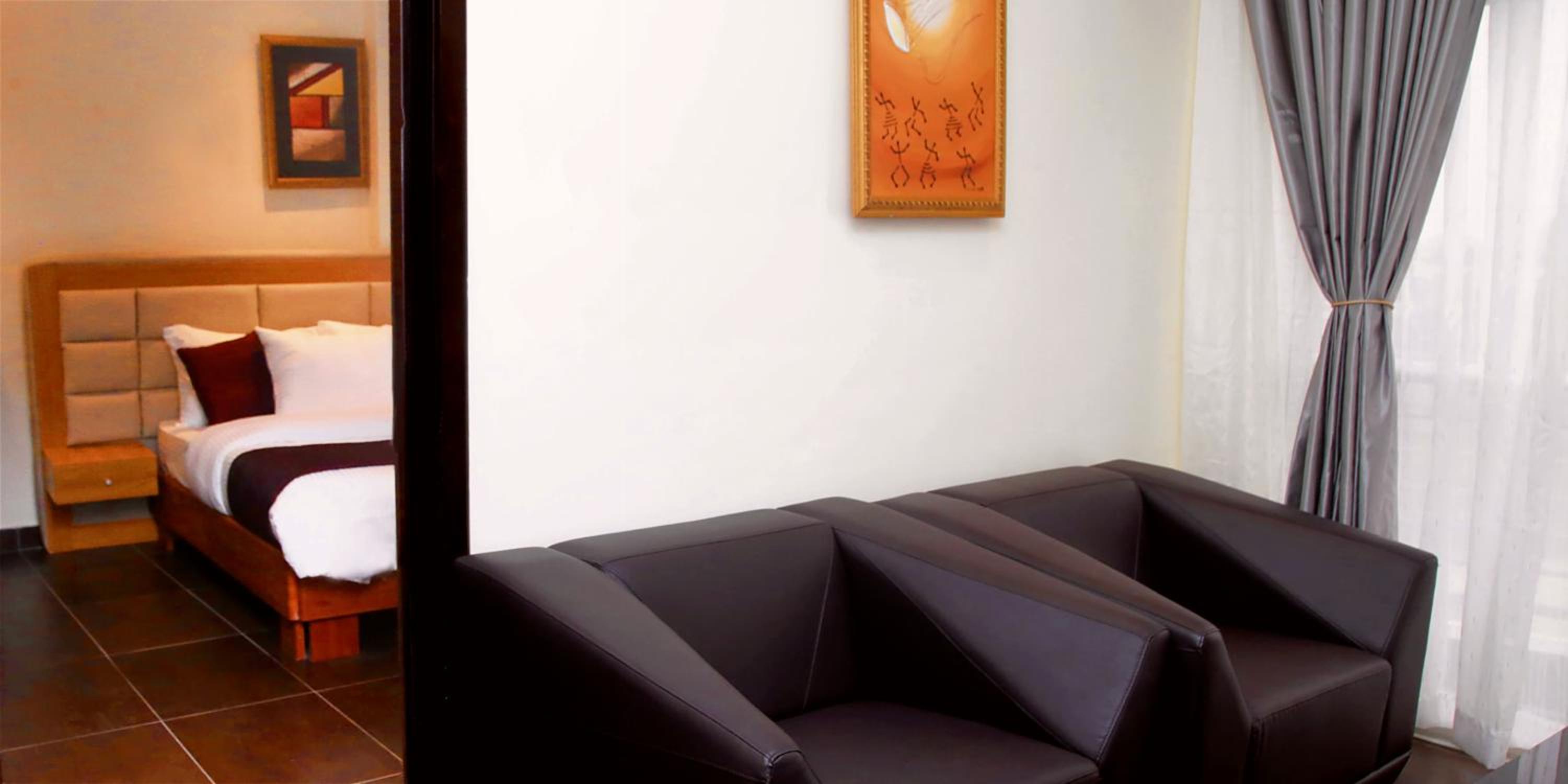 Executive Suite - Photo 1