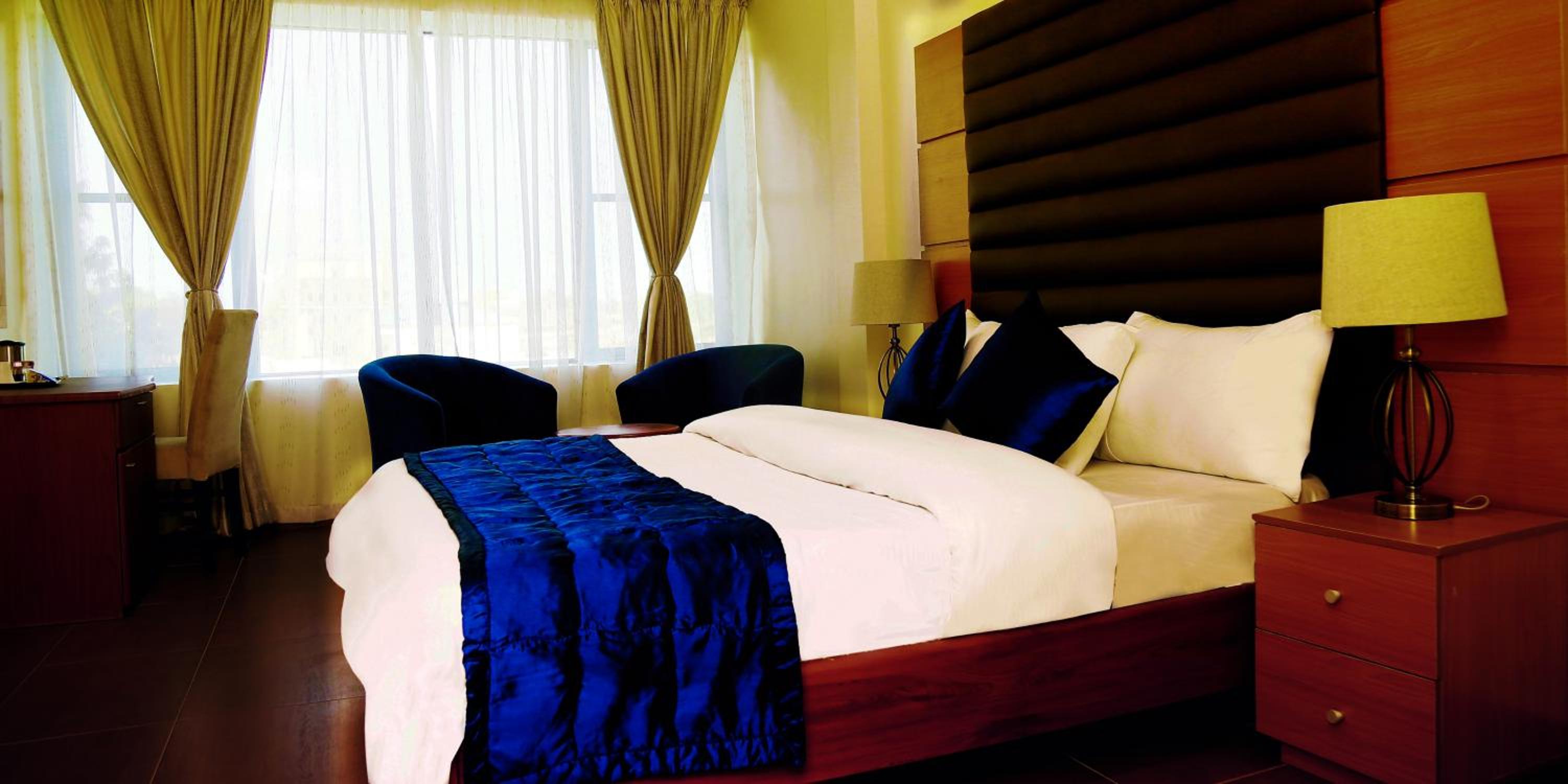Deluxe King Room - Photo 3