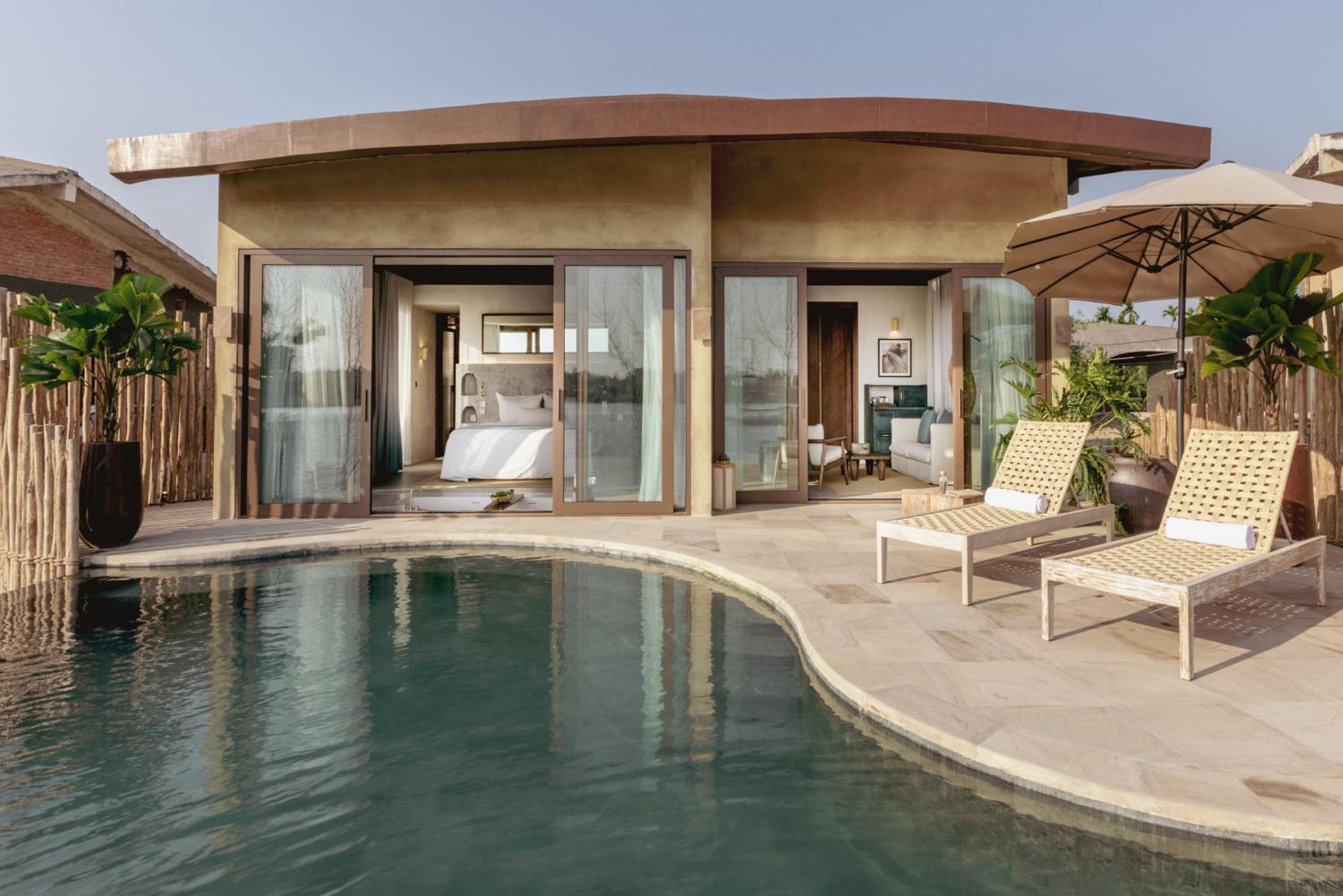 Nipa Pool Villa - King Bed