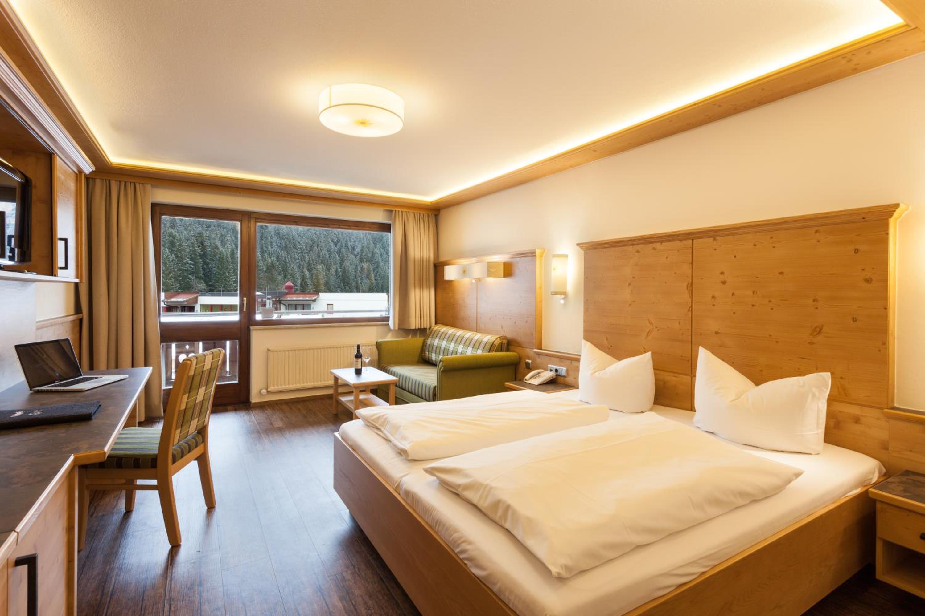 Large Double Room photo 1