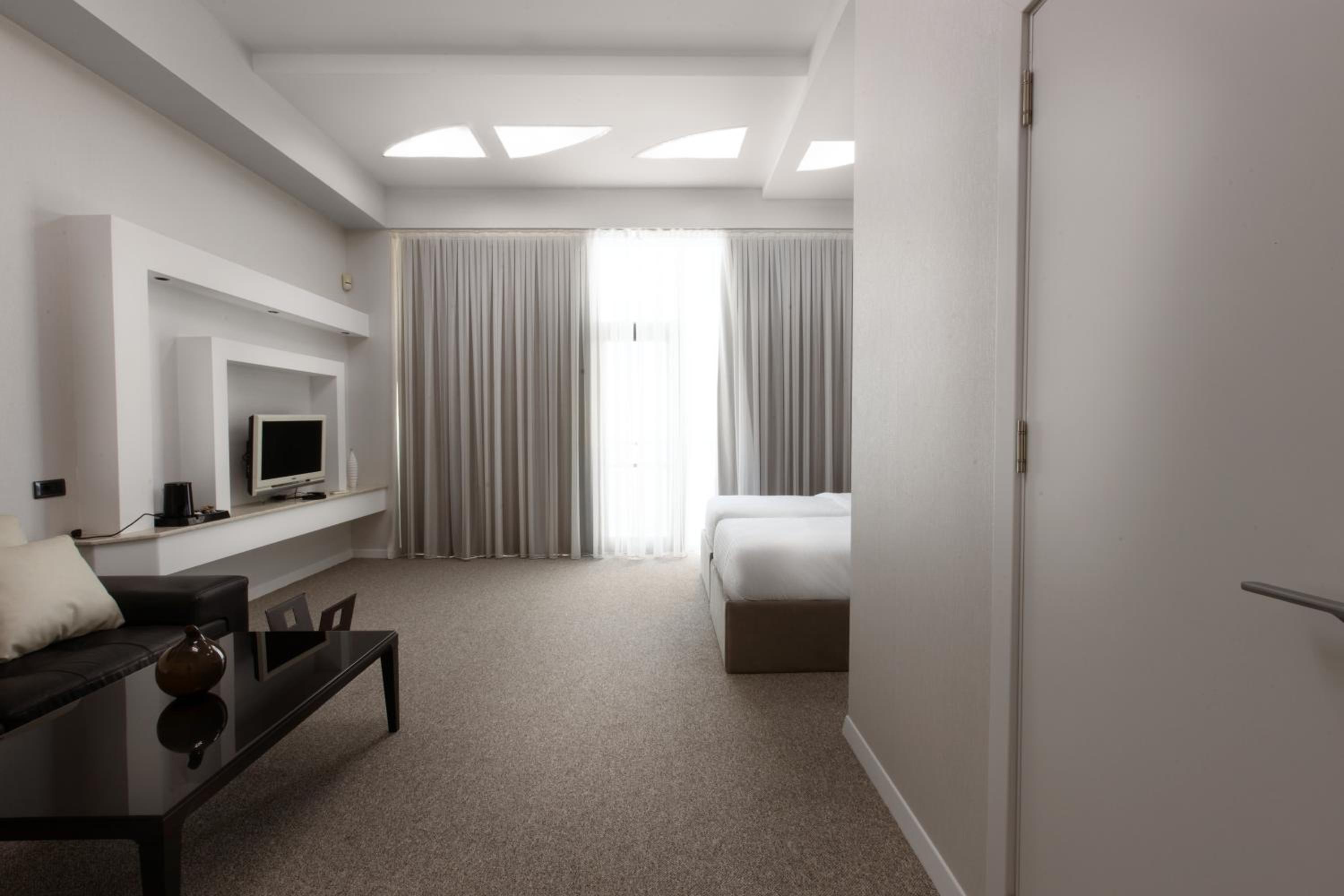 Deluxe Twin Room photo 3