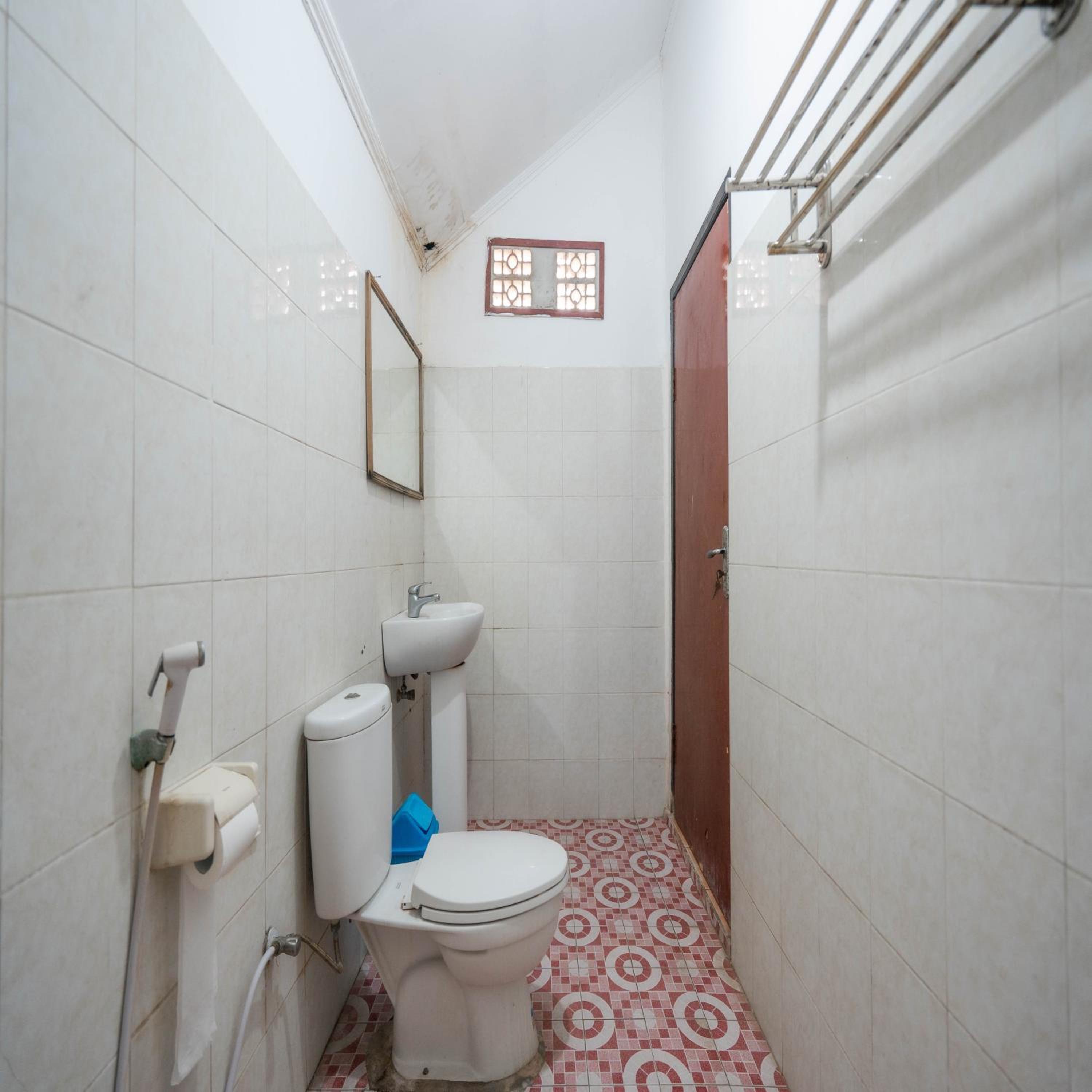 Standard Twin Room - Photo 8