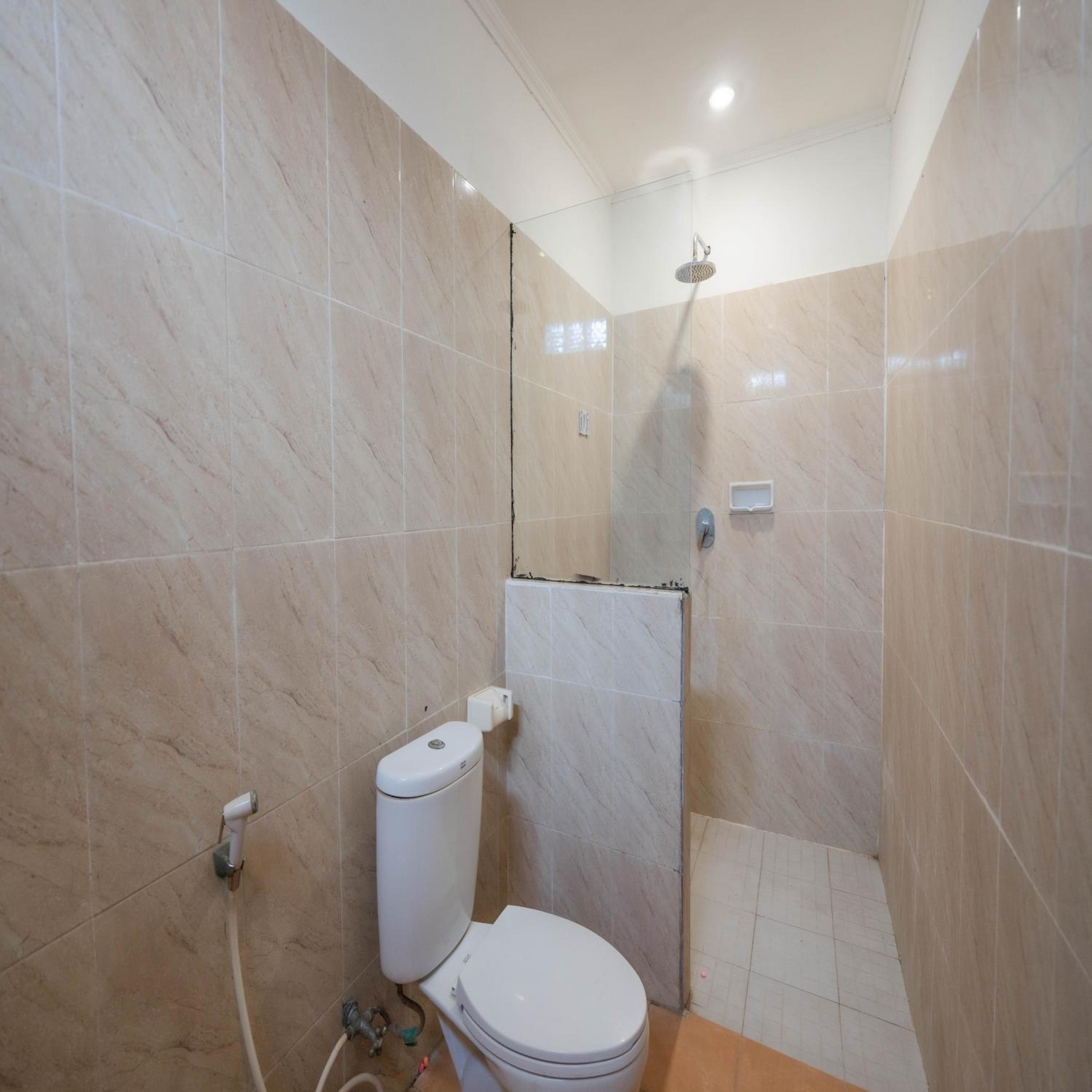 Standard Twin Room - Photo 9