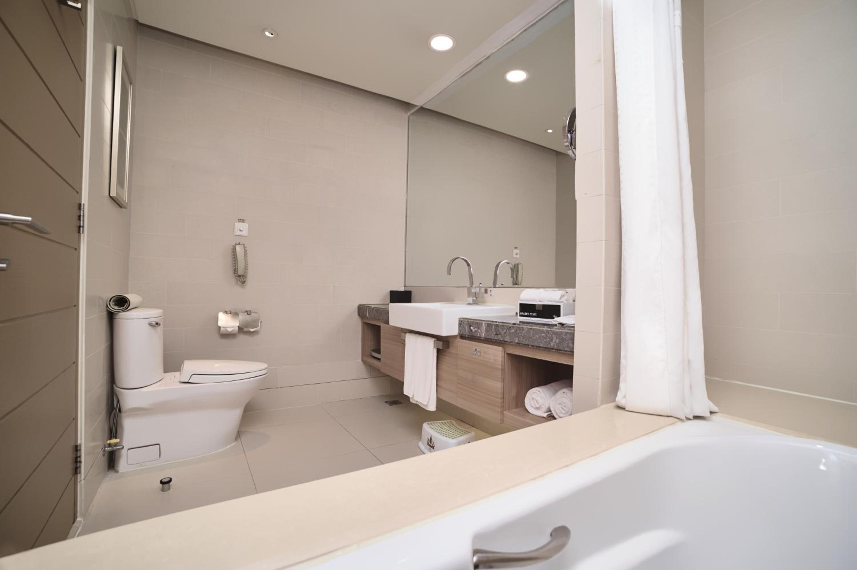 Standard King Room - Photo 2