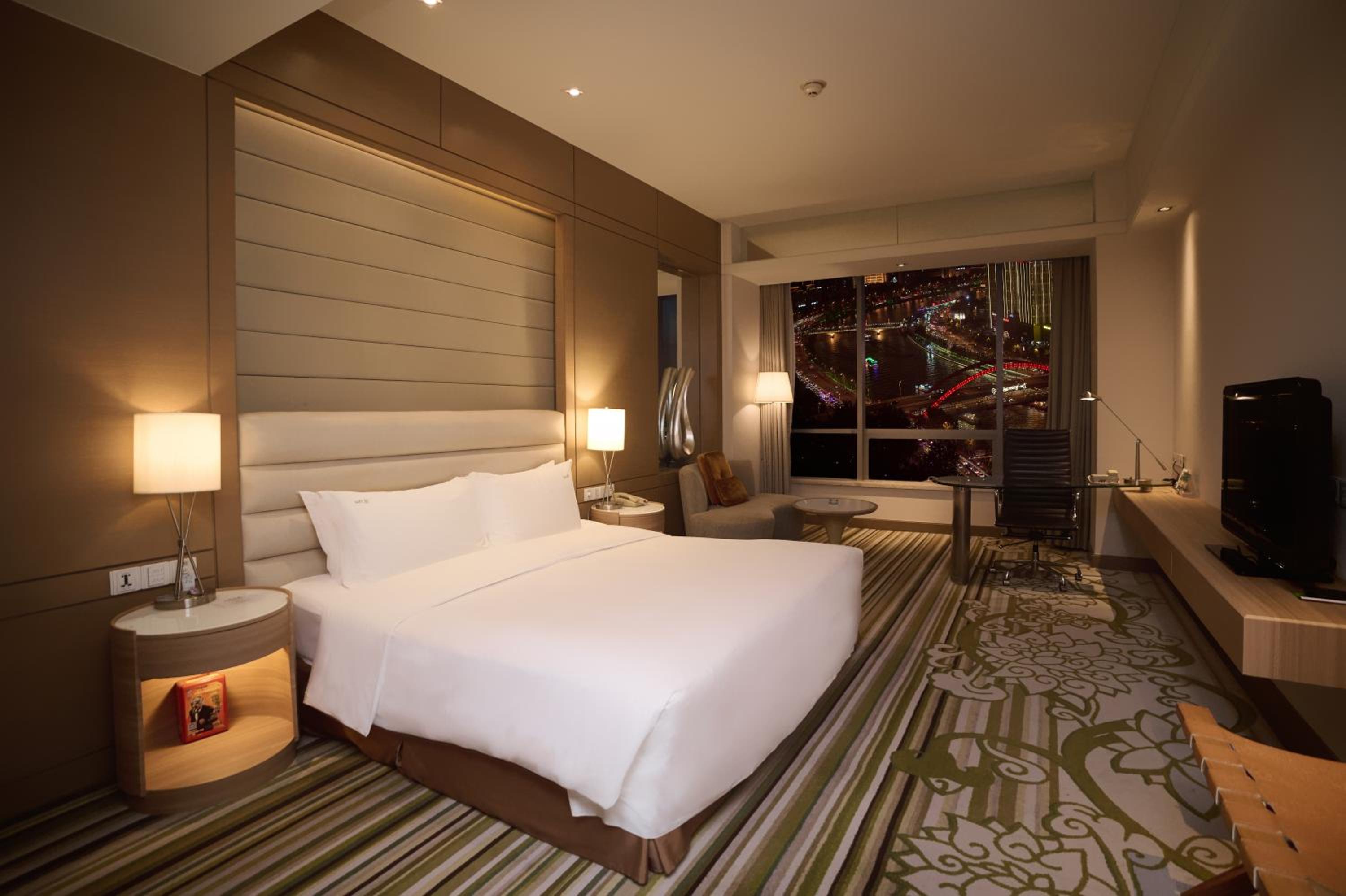 Standard King Room with River View - Photo 2