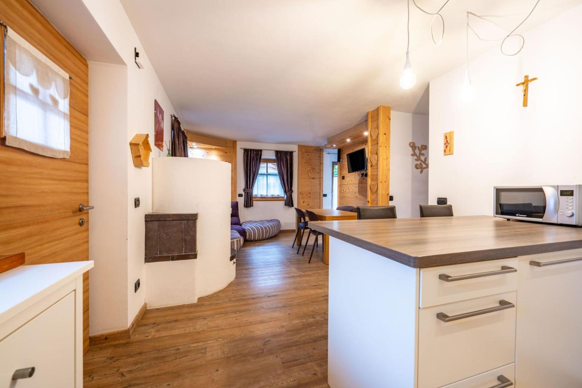 Two-Bedroom Apartment with Balcony photo 3