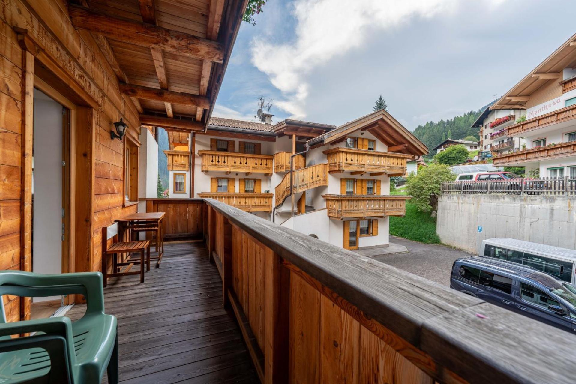 Two-Bedroom Apartment with Balcony photo 2