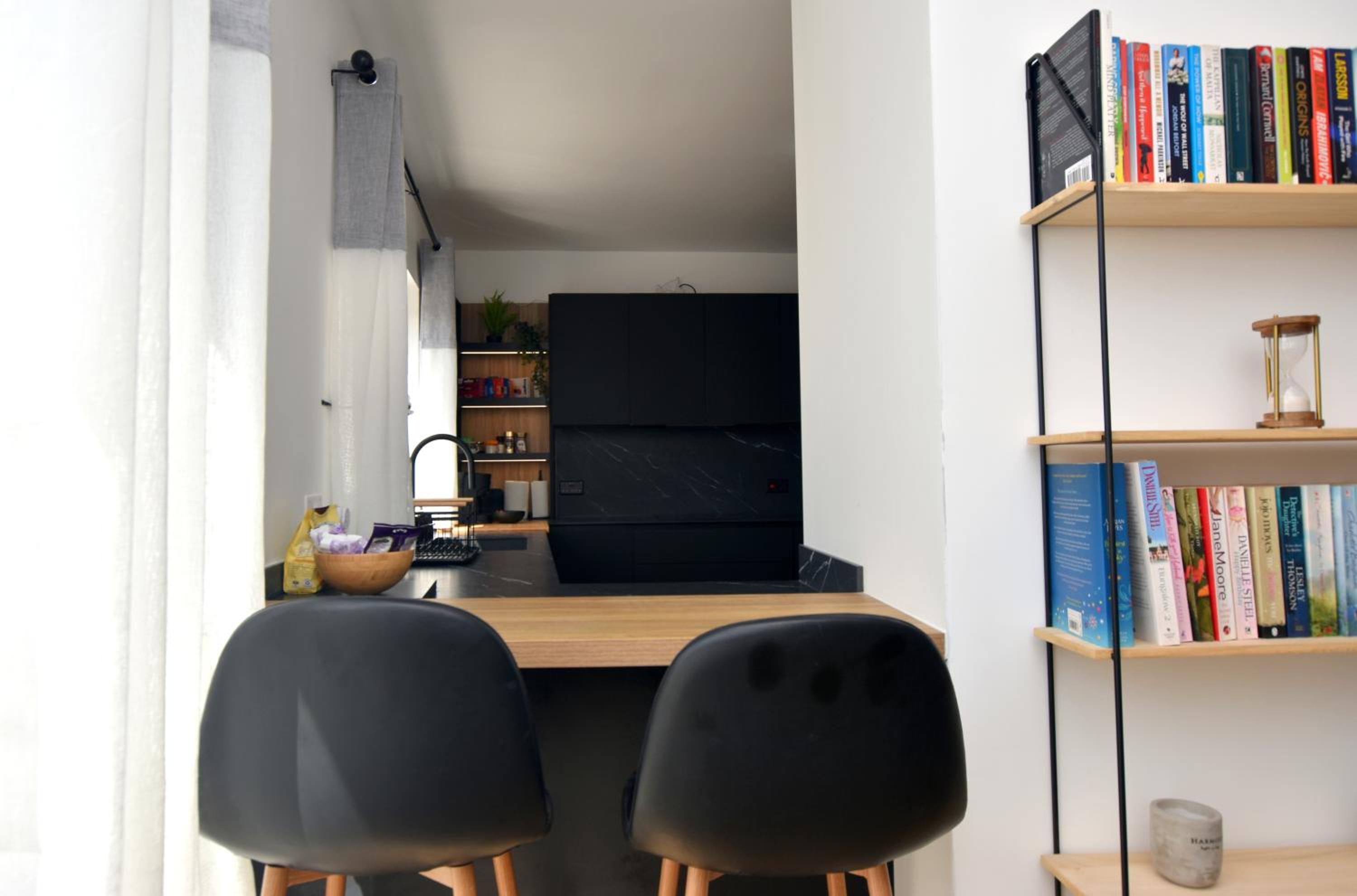 Three-Bedroom Apartment - High Floor photo 2