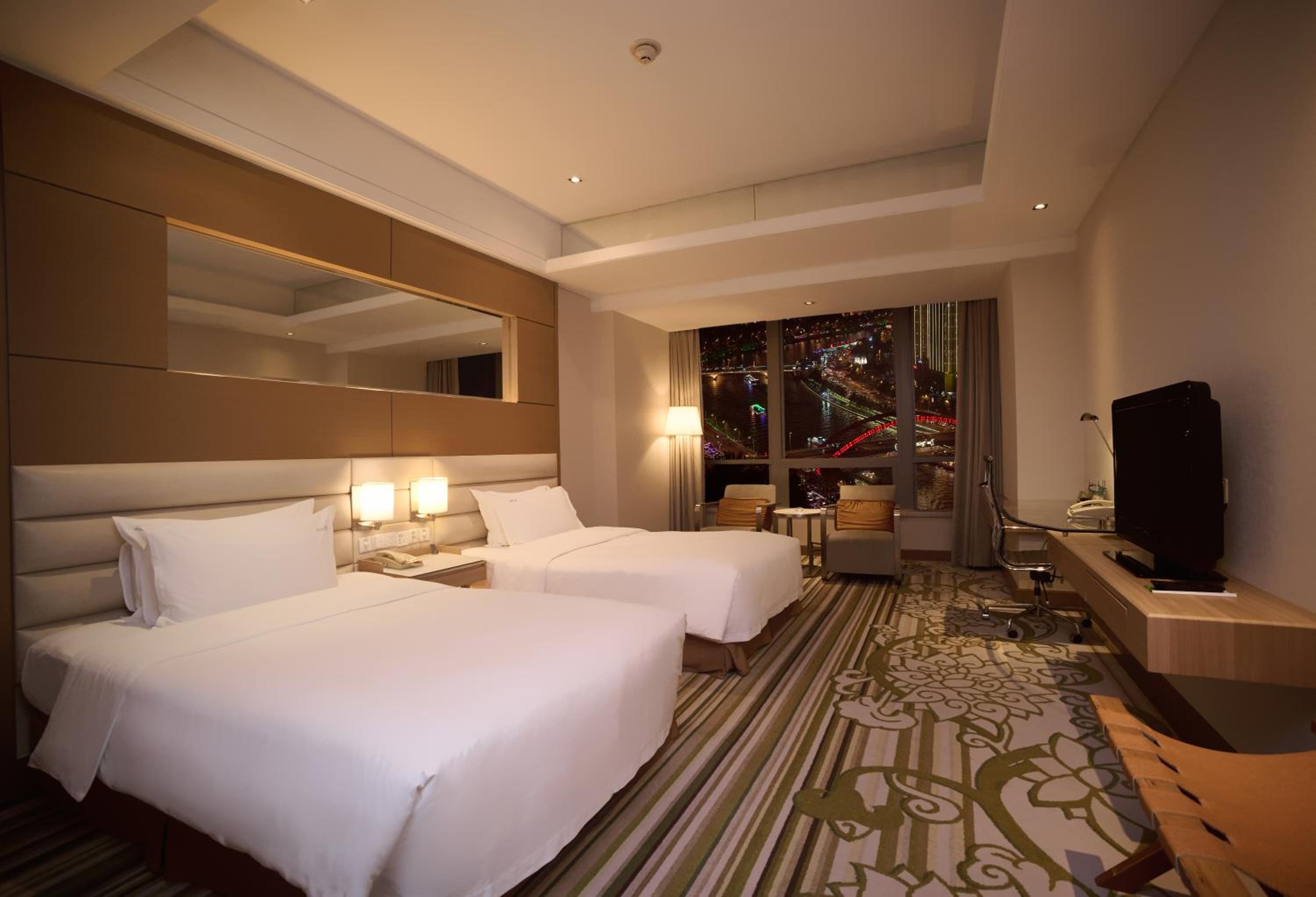 Standard Twin Room with River View - Photo 6