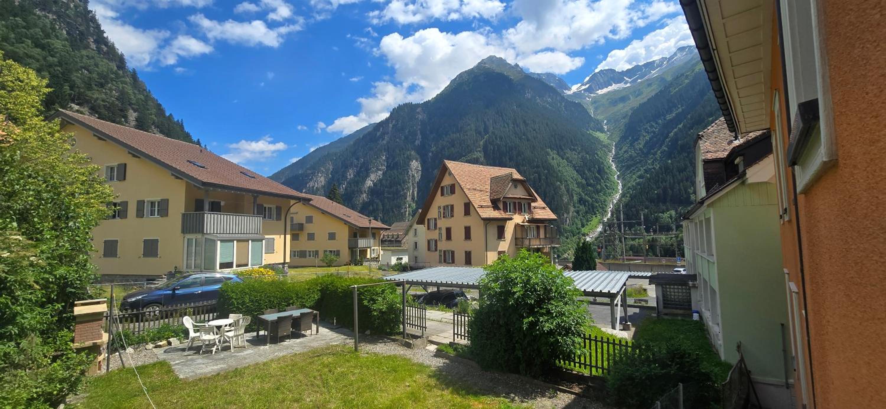 Three-Bedroom Apartment with Garden Access photo 1