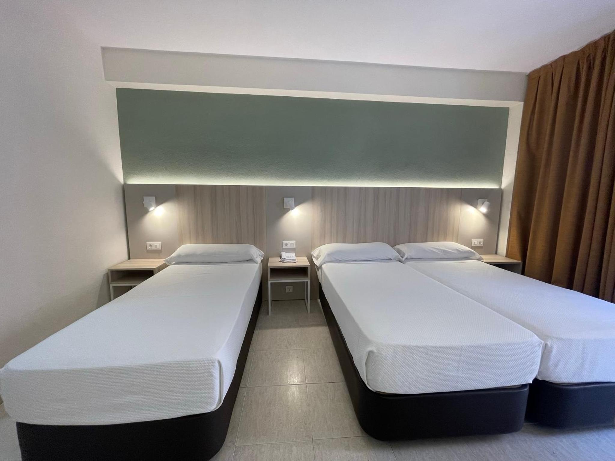 Double Room with Extra Bed (3 Adults) photo 2