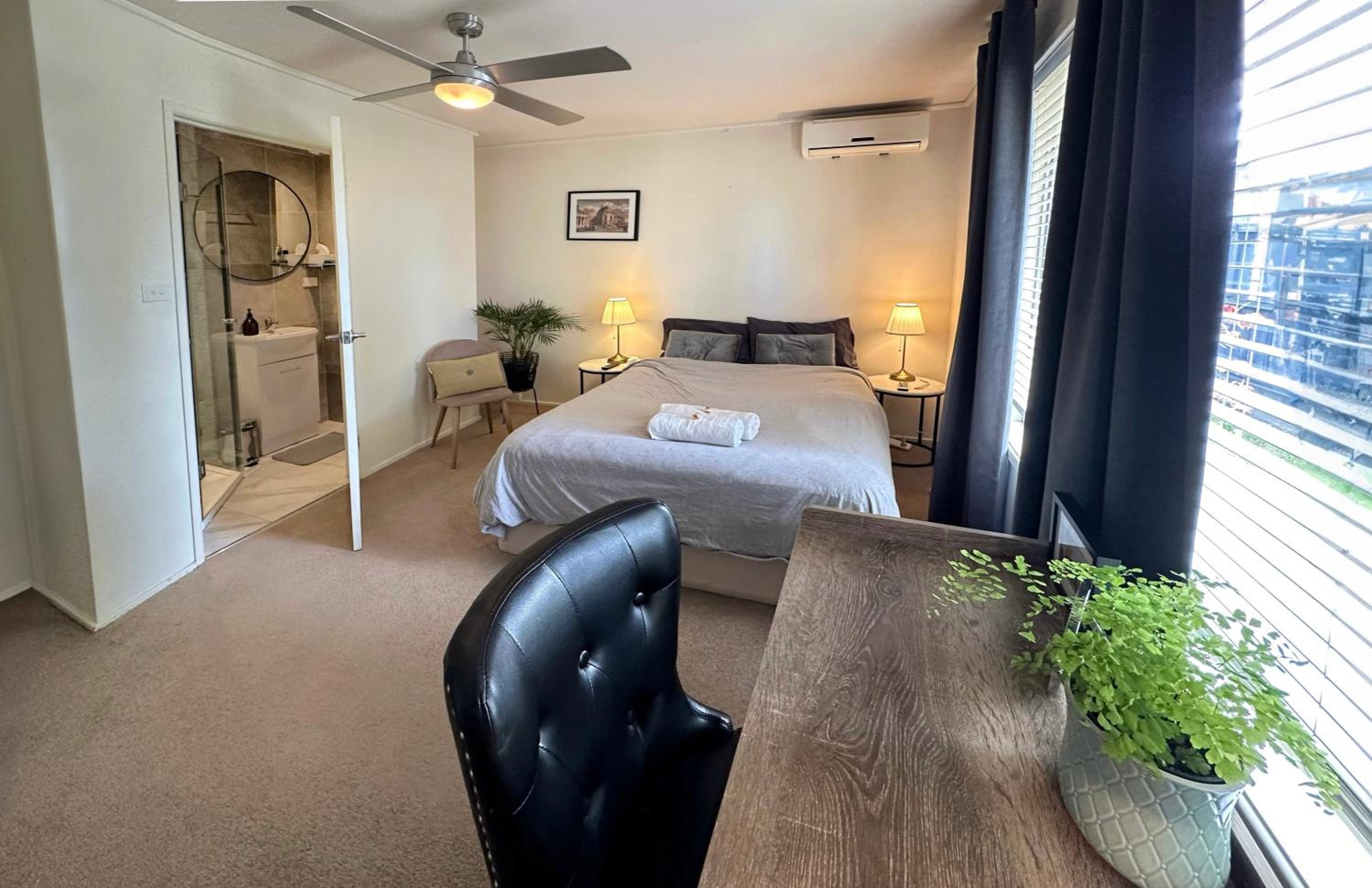 Large Double Room photo 1