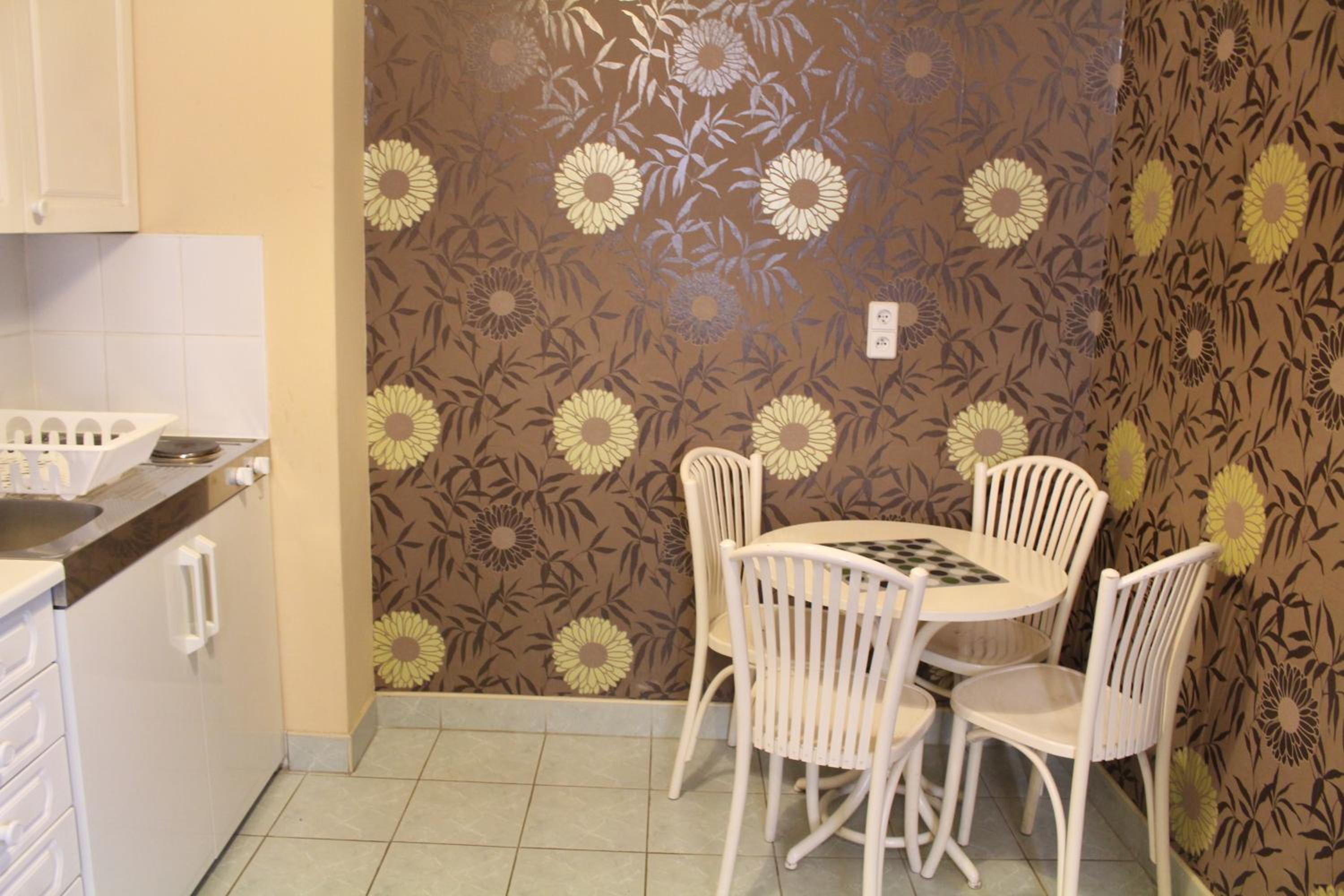 Studio Apartment with Kitchenette (3 Adults) - Photo 7