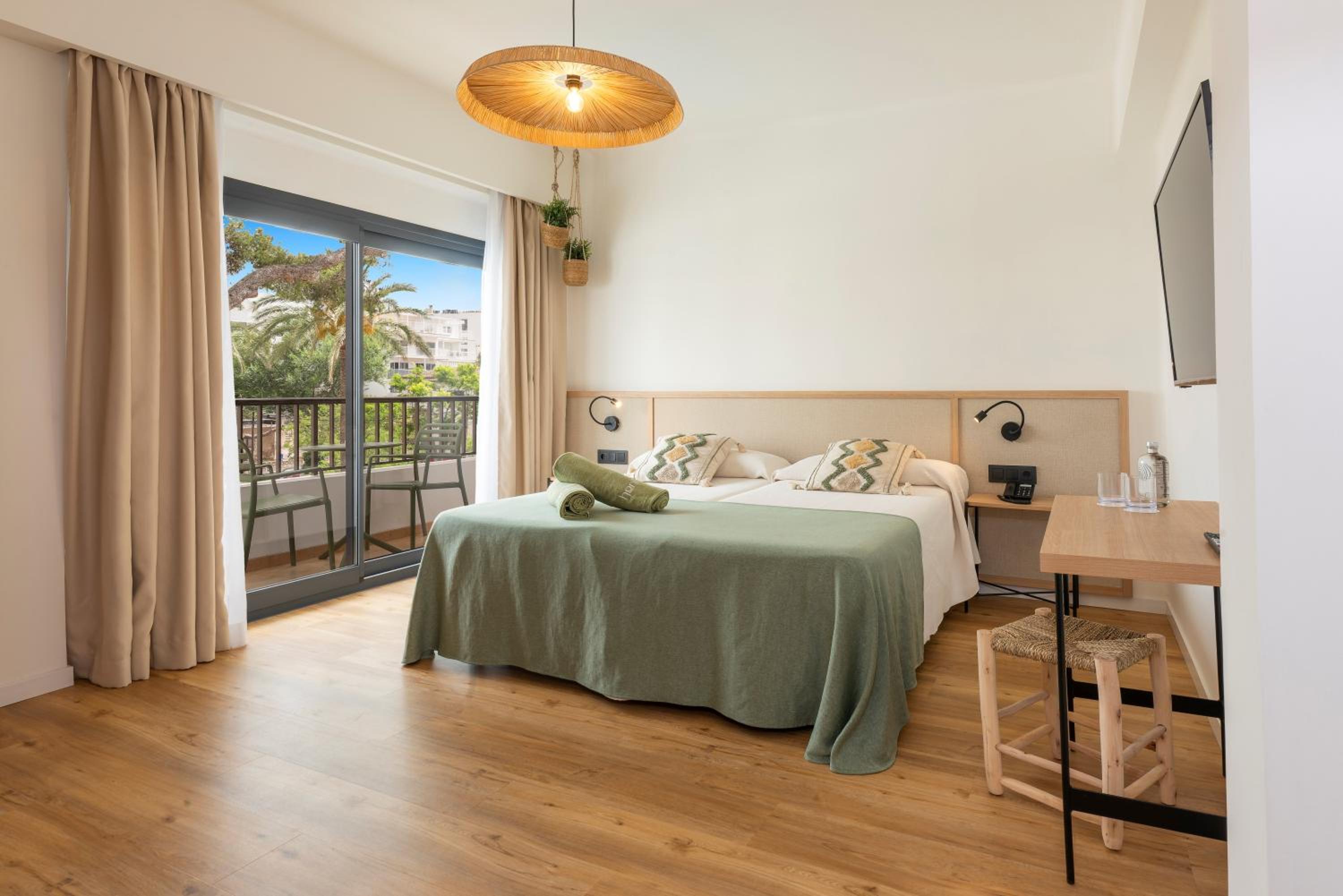 Habitación Doble con Vista a la Piscina - Brunch Ilimitado