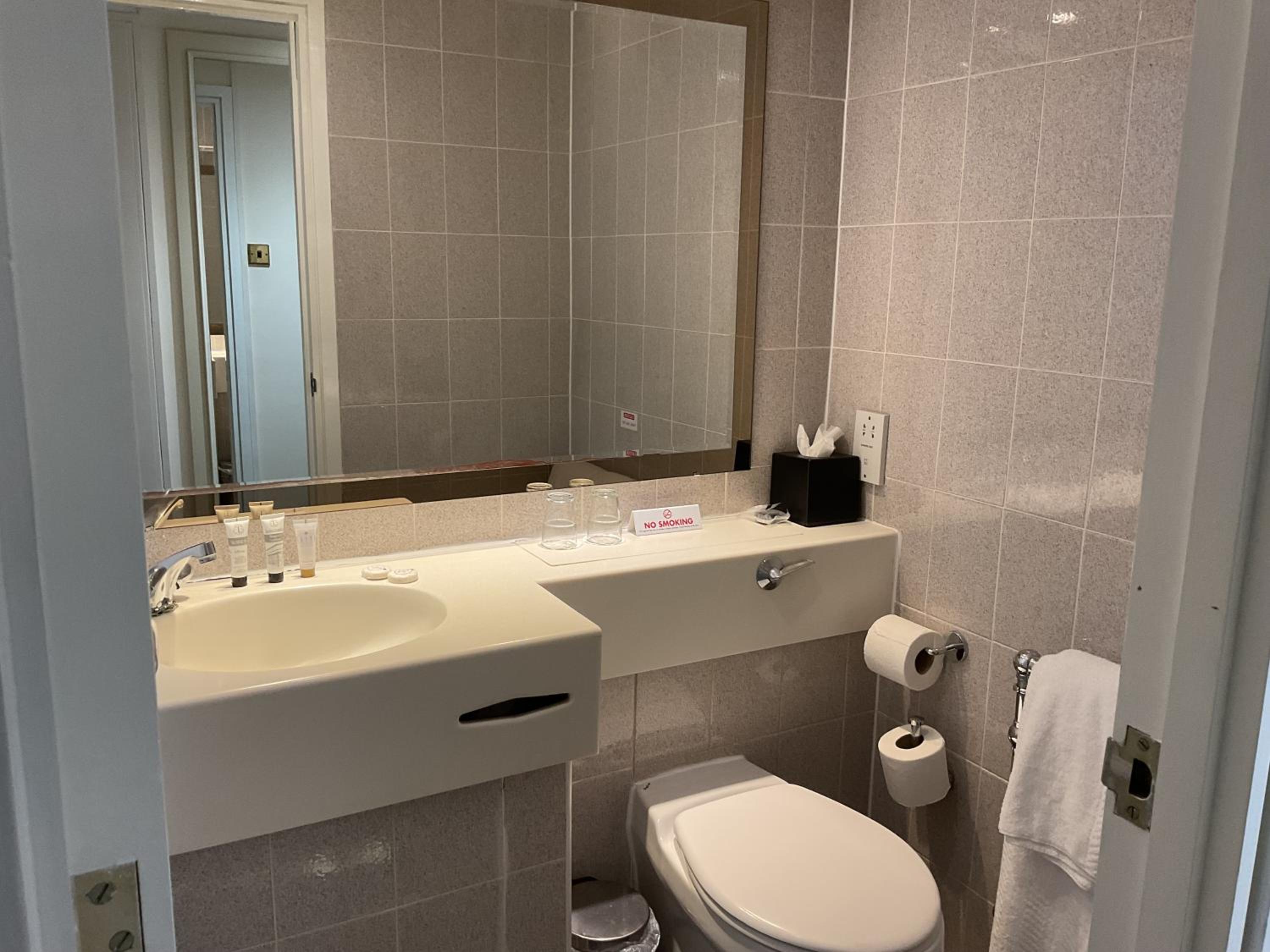 Twin Room - Photo 6