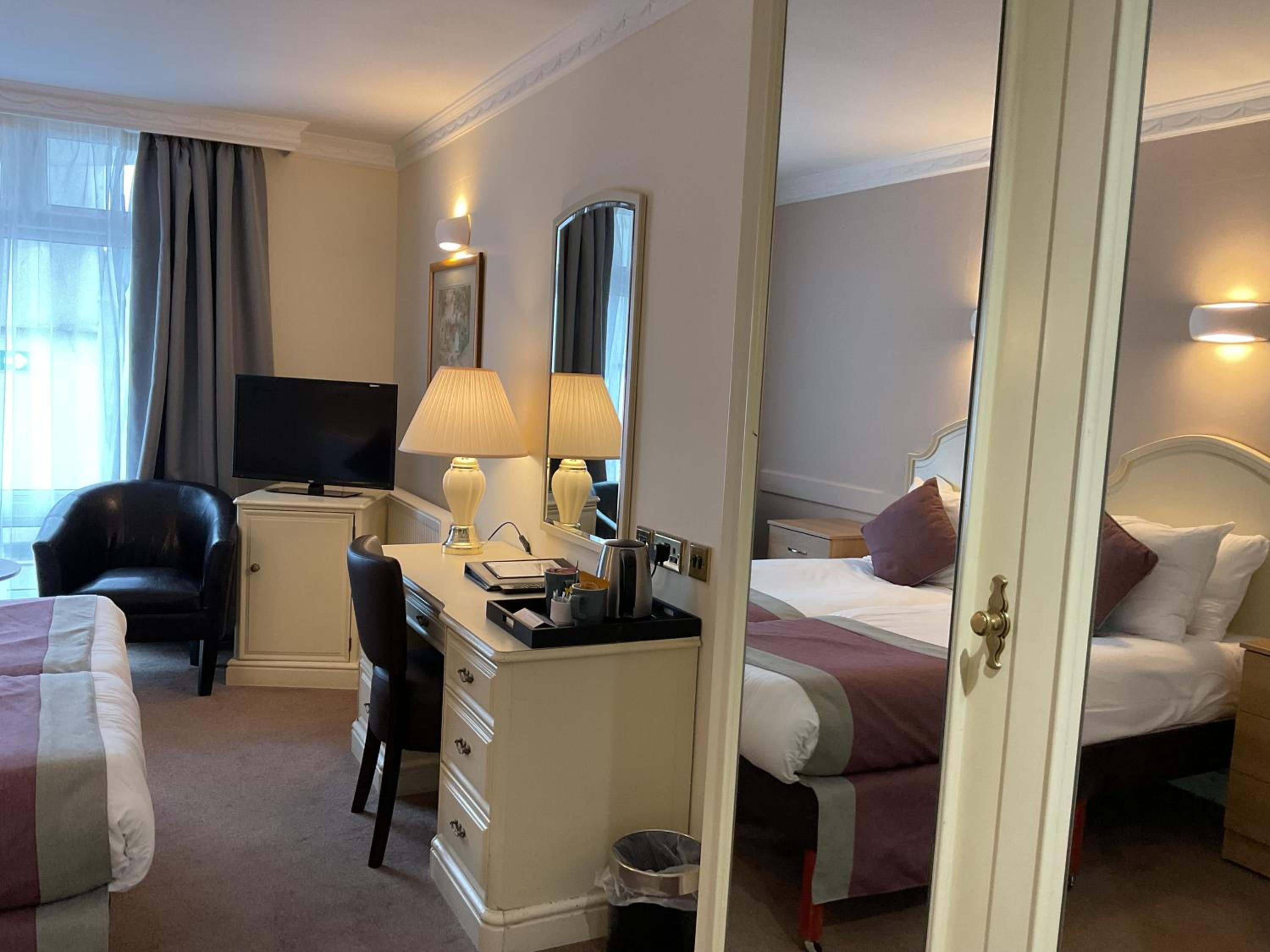Twin Room - Photo 3