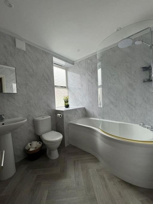 Three-Bedroom House photo 2