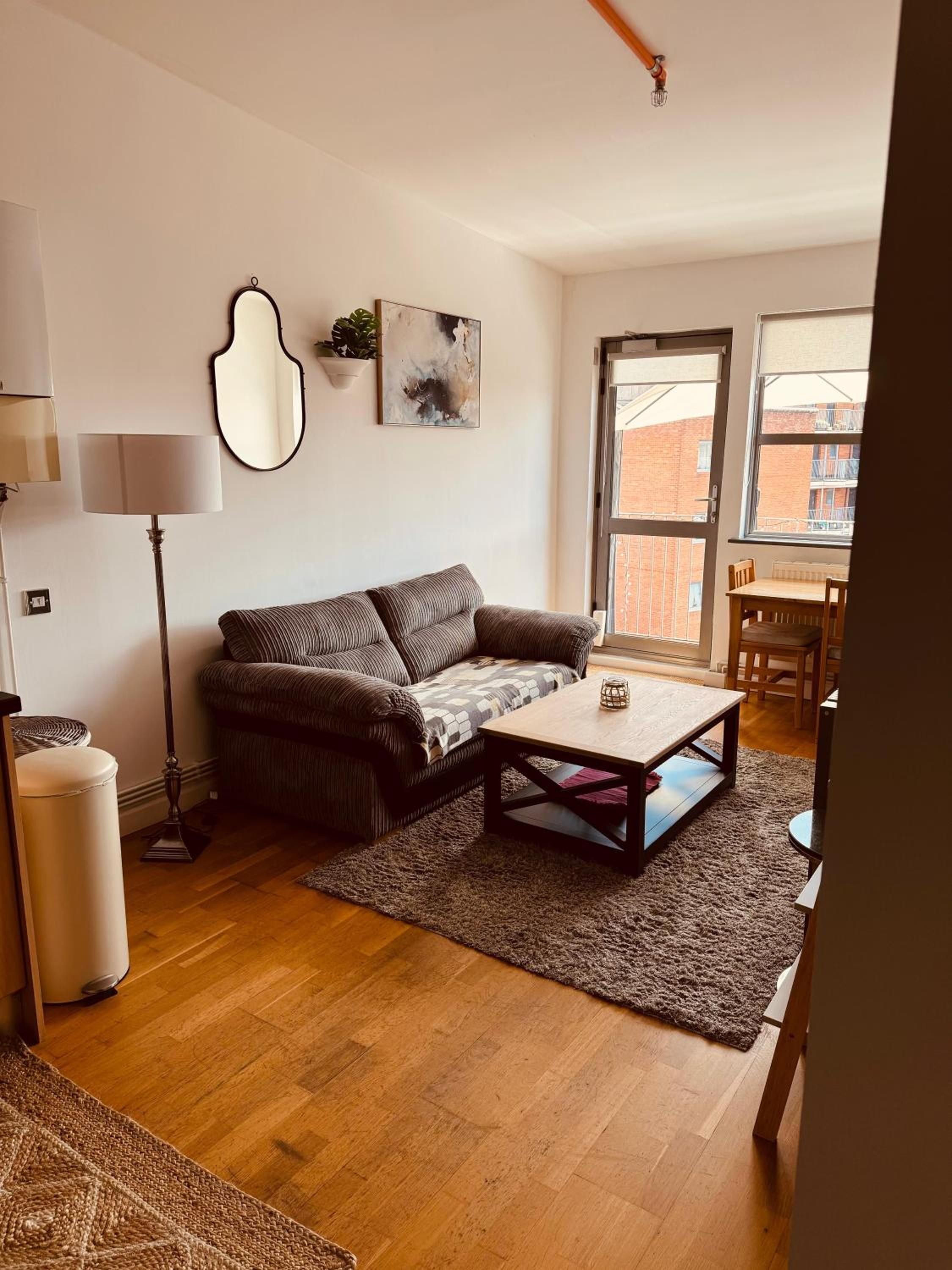 One-Bedroom Apartment photo 2