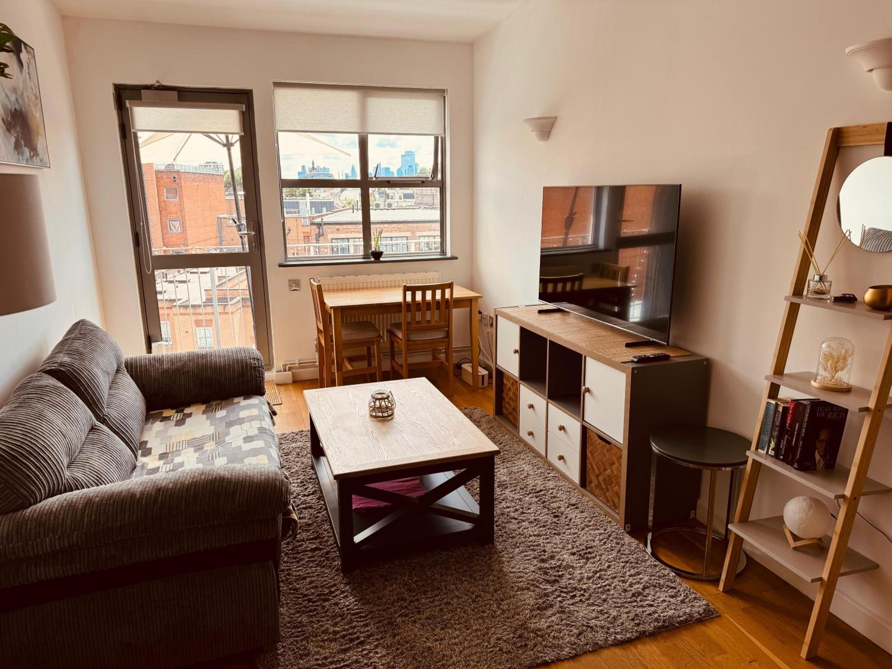 One-Bedroom Apartment photo 3