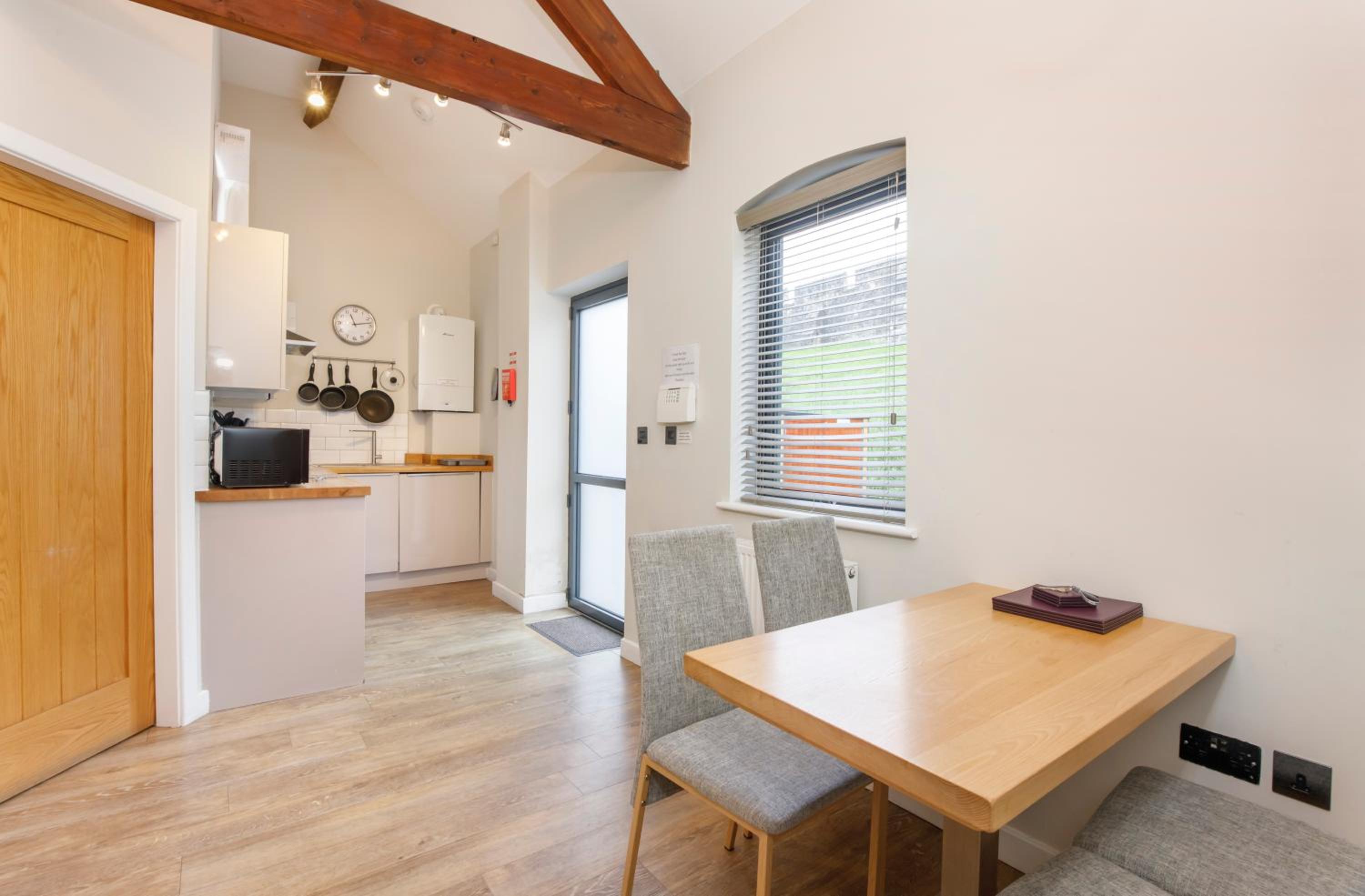 No6 - Two-Bedroom Apartment - Ground Floor photo 3