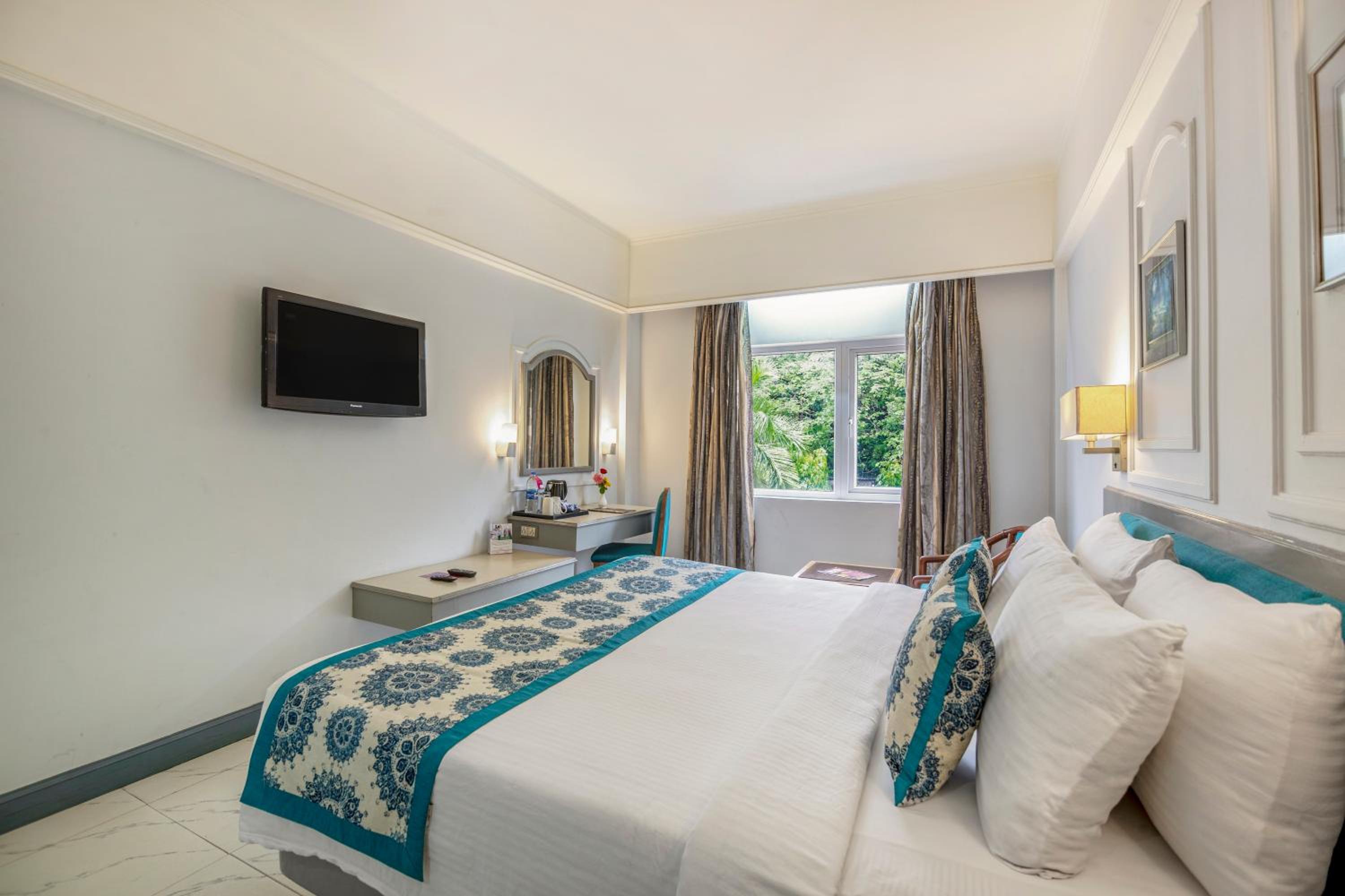 Privilege Suite - Photo 5