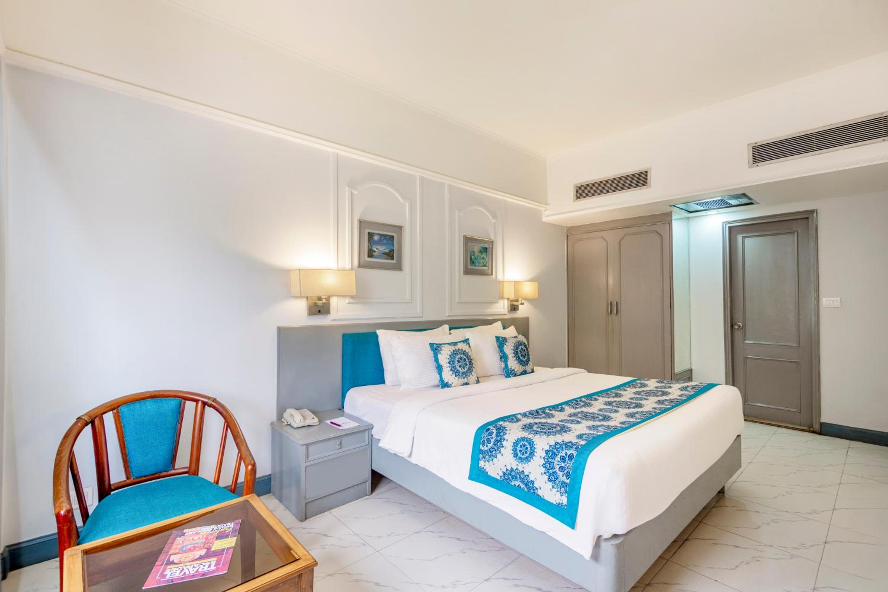 Privilege Suite - Photo 6