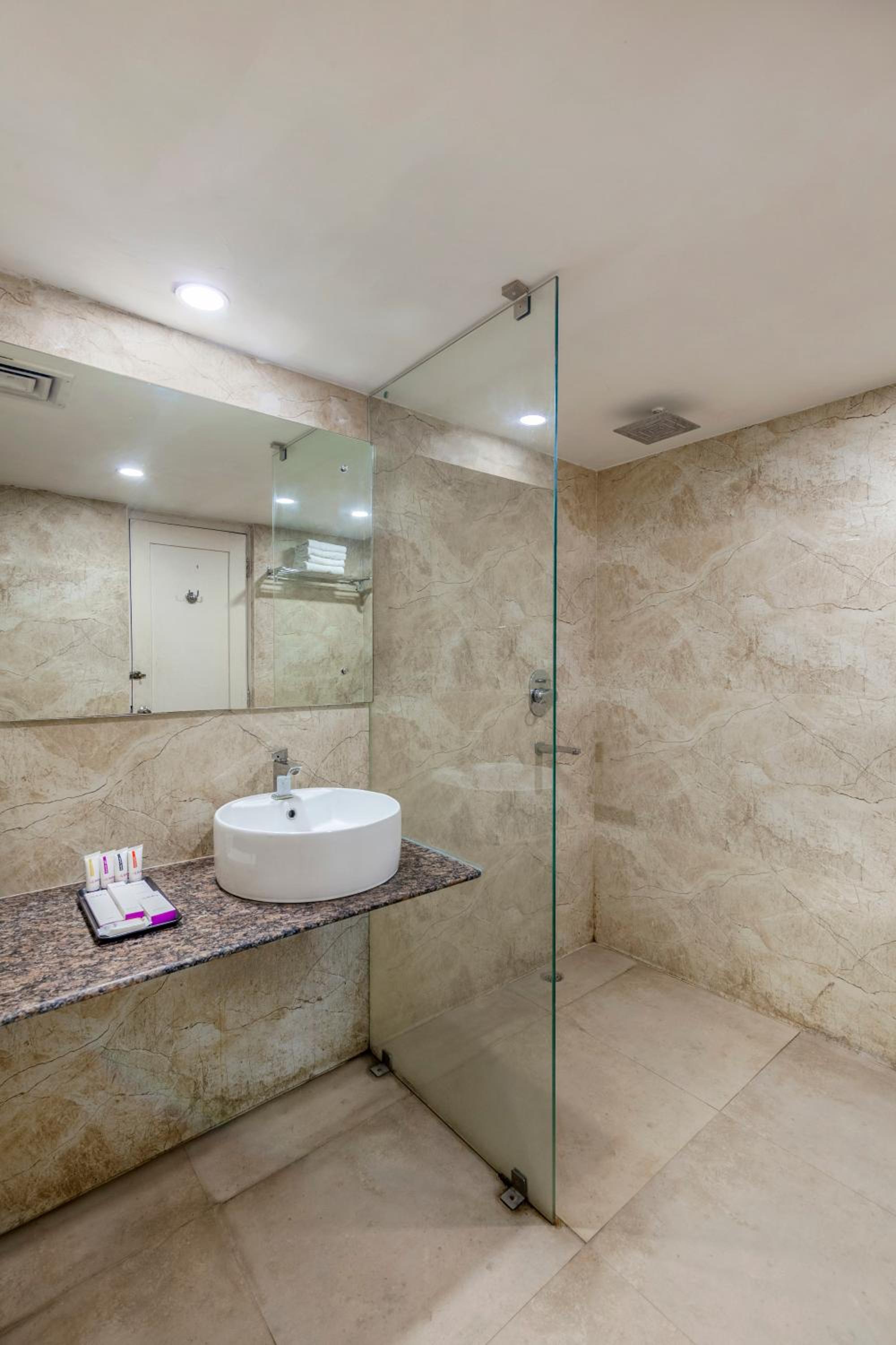 Privilege Suite - Photo 9