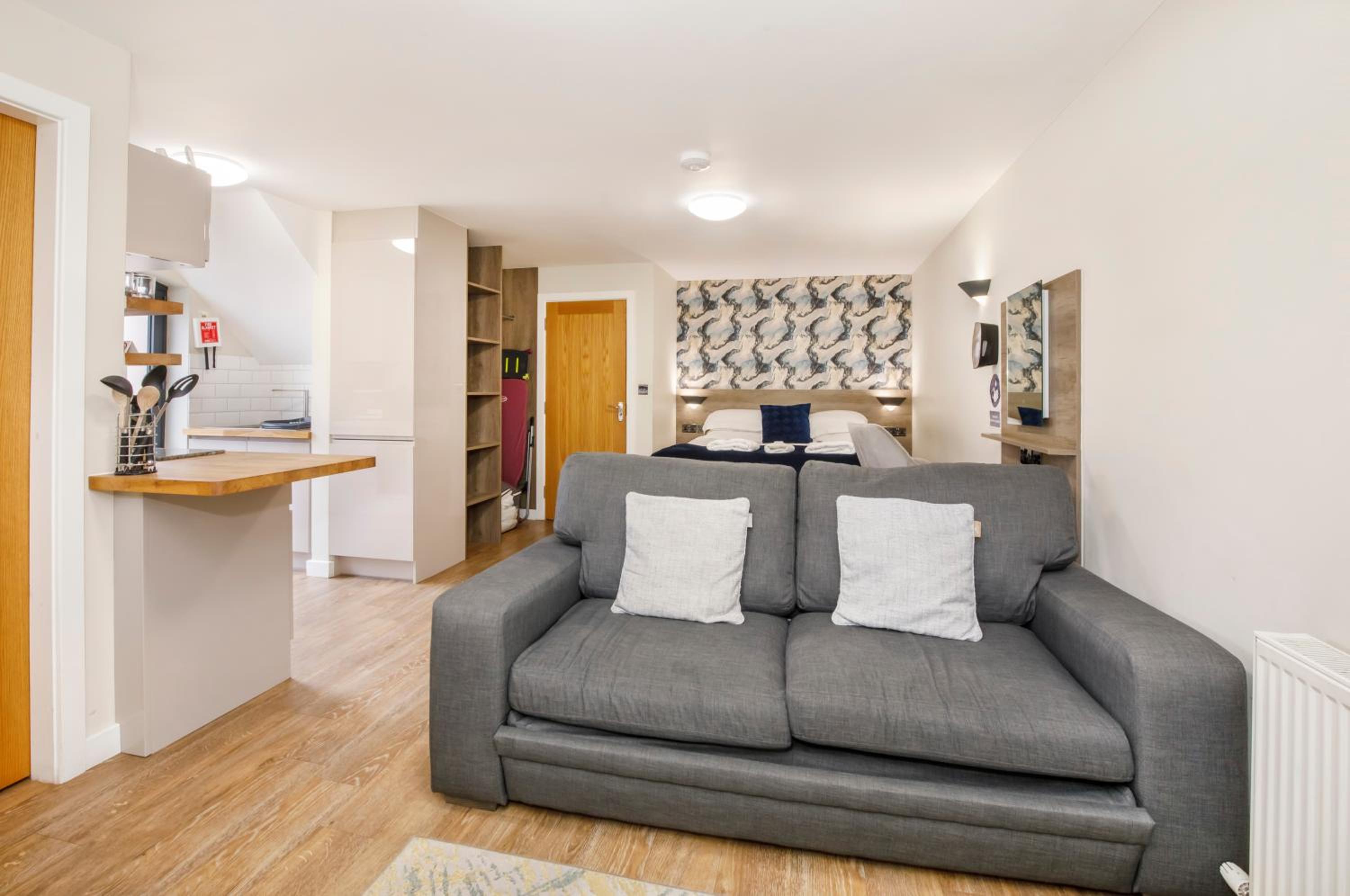 No8a Studio Apartment with Sofa Bed photo 2