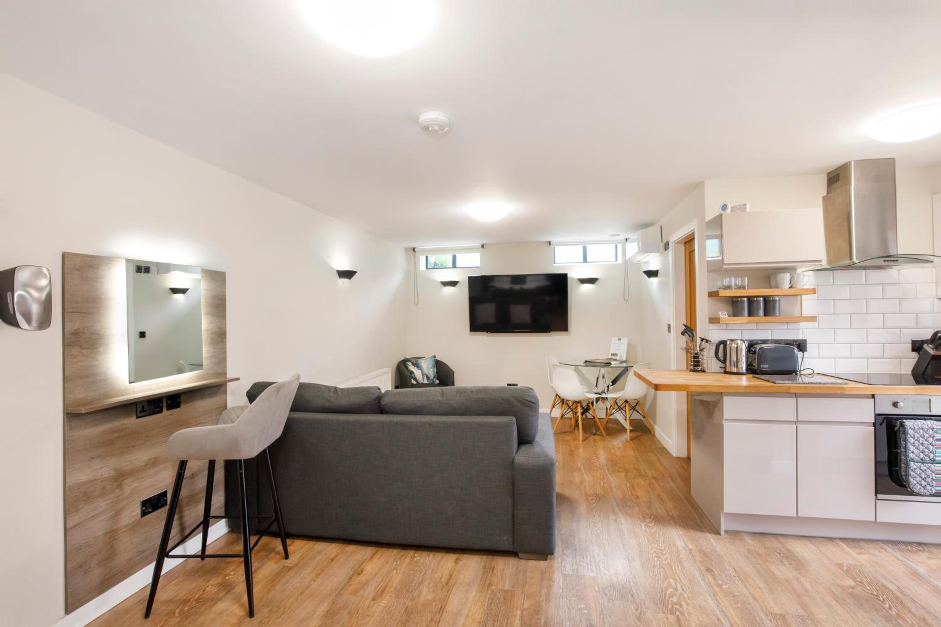 No8a Studio Apartment with Sofa Bed photo 1
