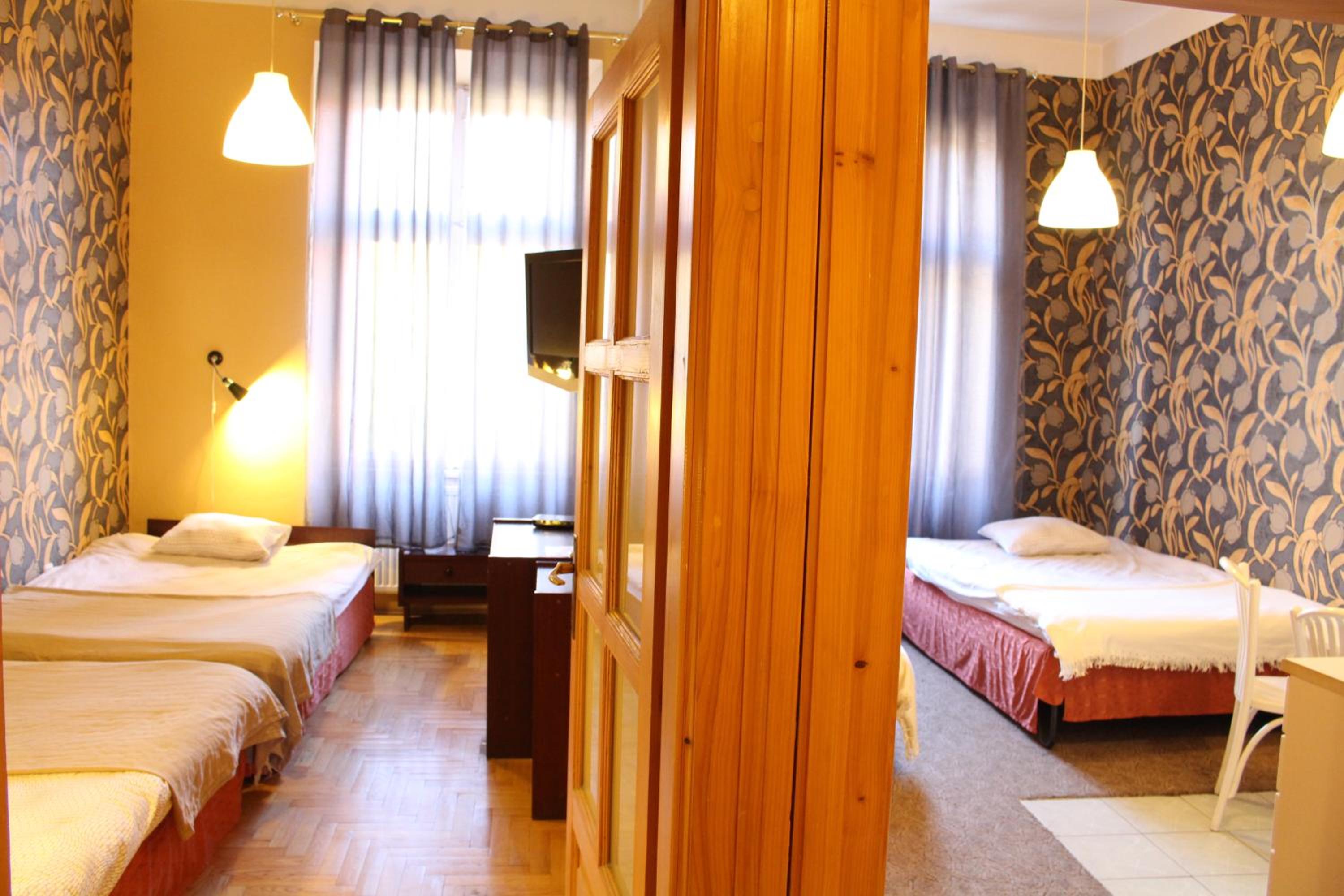 Two-Bedroom Apartment with Kitchenette (4 Adults) - Photo 6