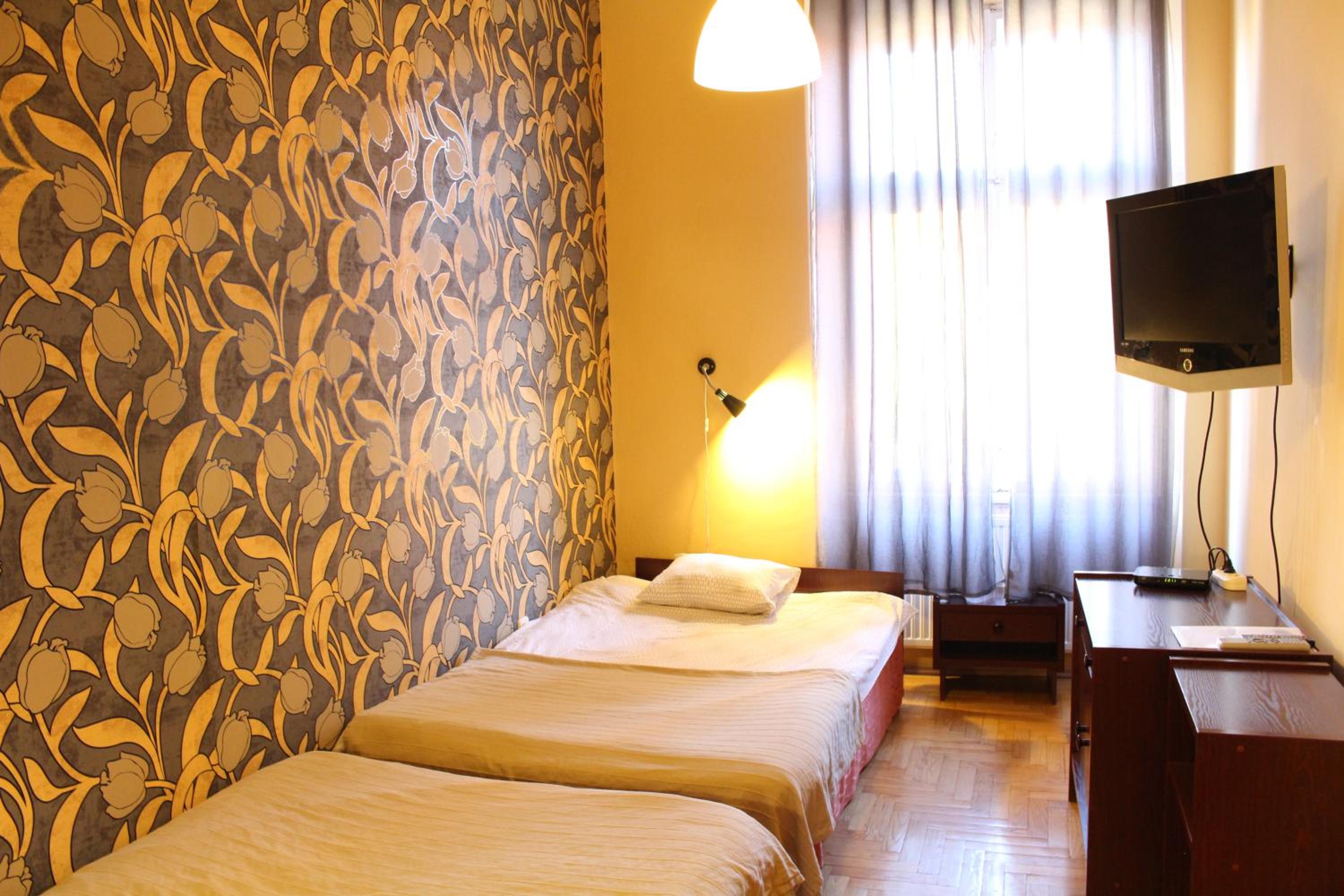 Two-Bedroom Apartment with Kitchenette (4 Adults) - Photo 2