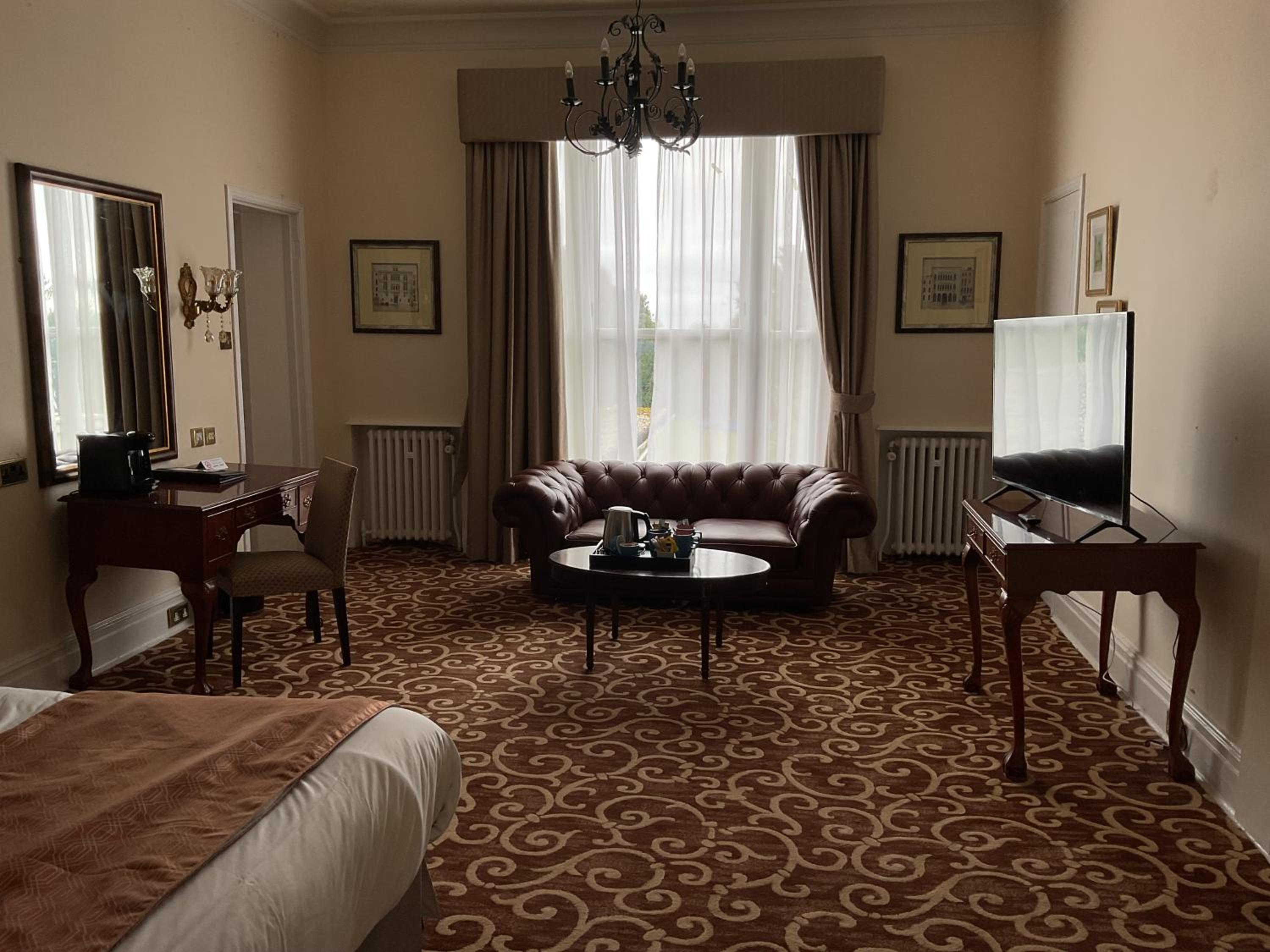 One-Bedroom Suite - Photo 6